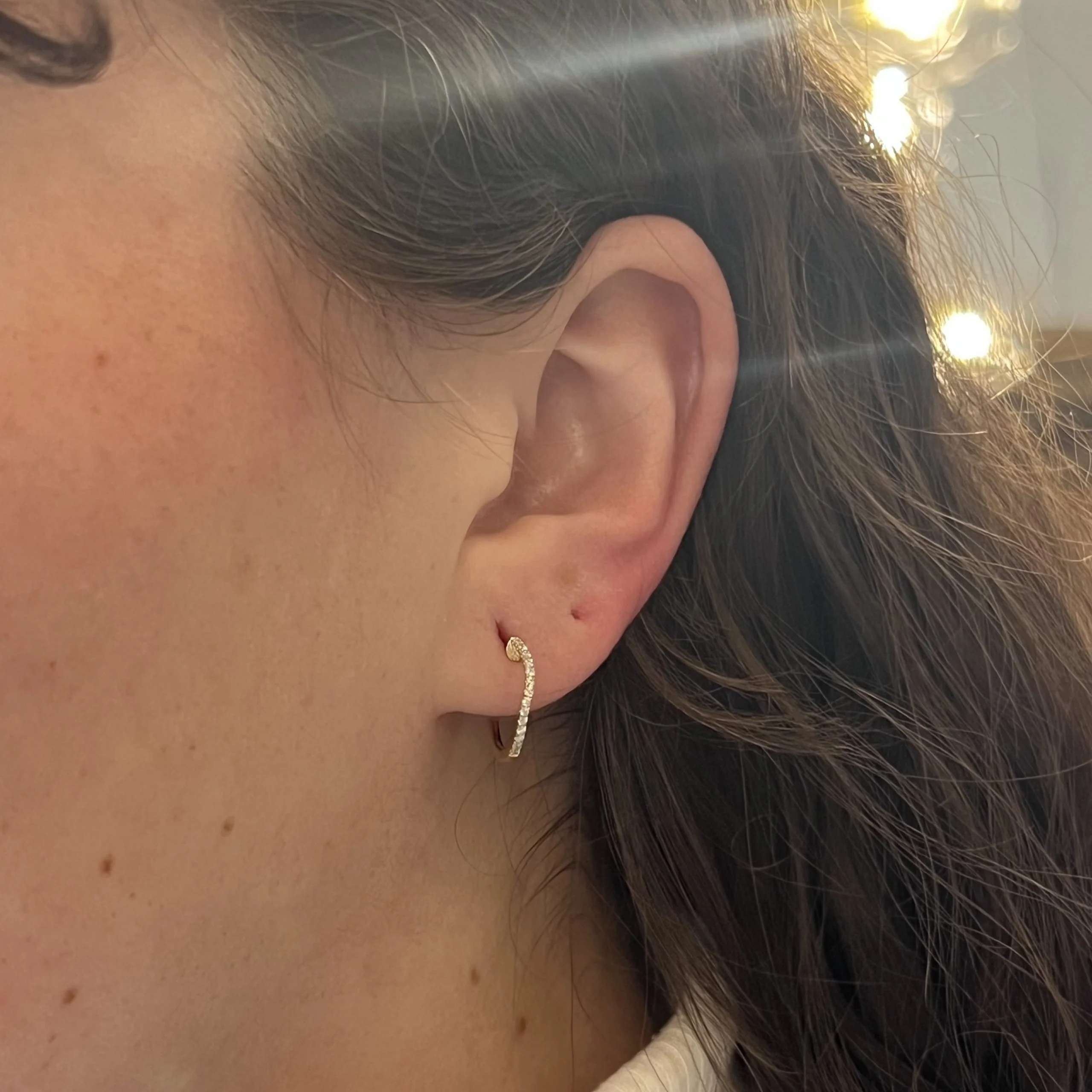 Everyday Diamond Wave Hoop Earrings in 14k Yellow Gold - Image 4