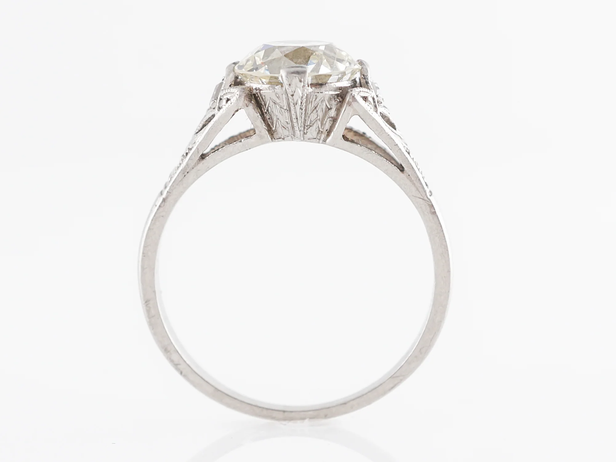 Exquisite Art Deco Diamond Engagement Ring in Platinum - Image 4