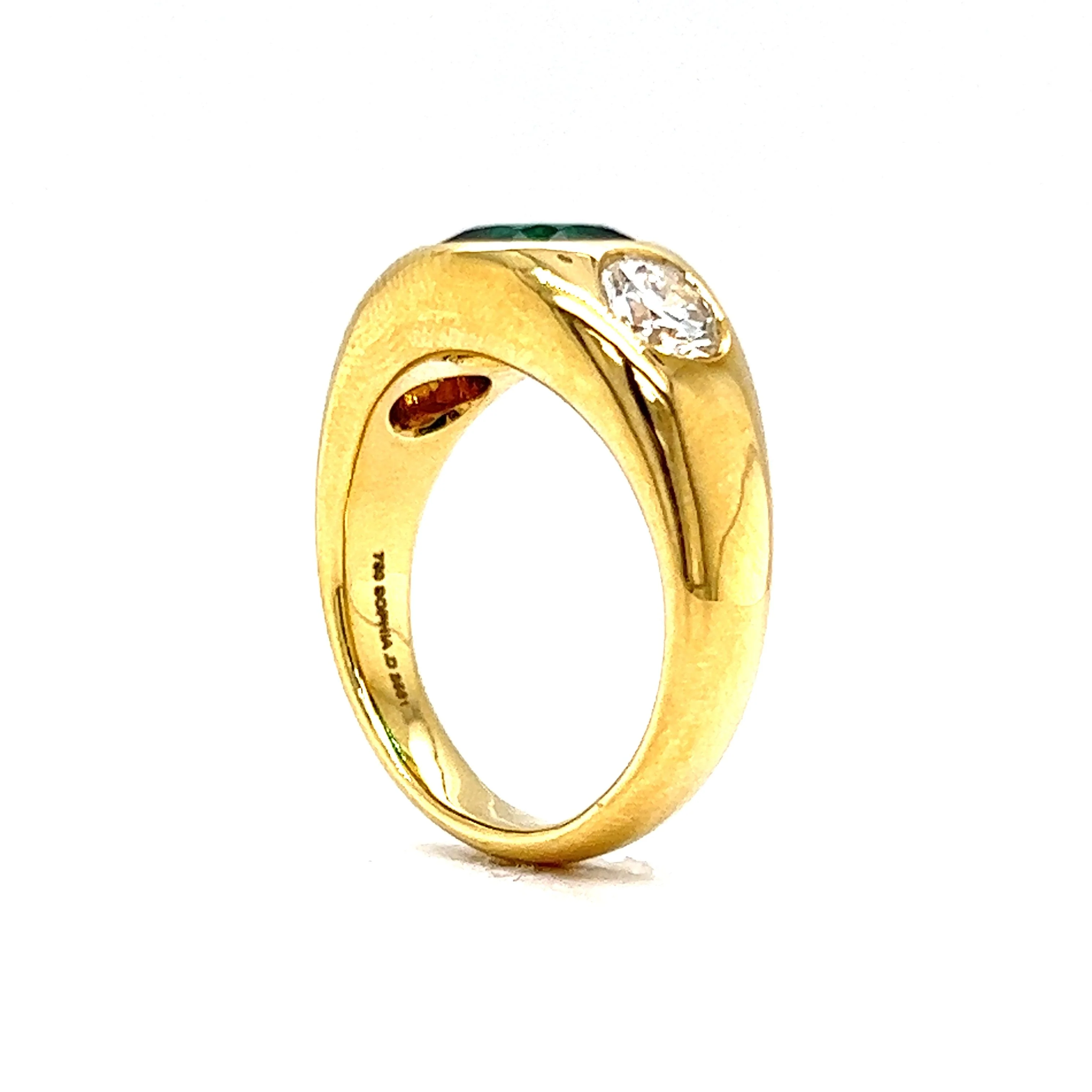 Flush Set Cushion Cut Emerald & Diamond Ring in 18k Yellow Gold - Image 5