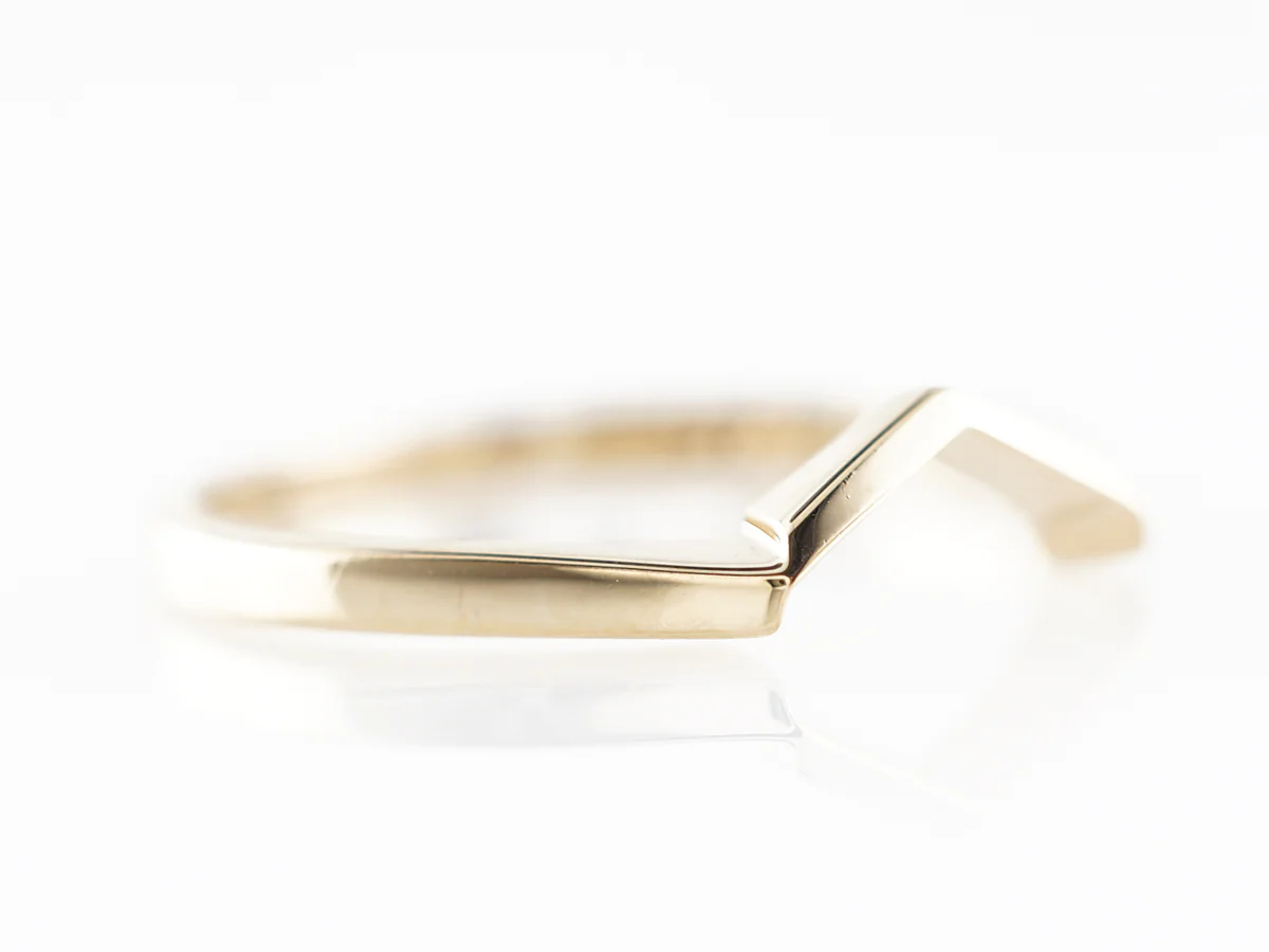 Geometric Curved Wedding Band in 14k Yellow Gold - Image 3