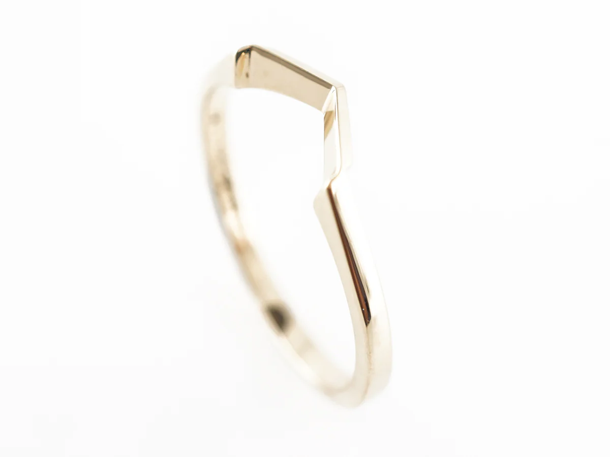 Geometric Curved Wedding Band in 14k Yellow Gold - Image 5
