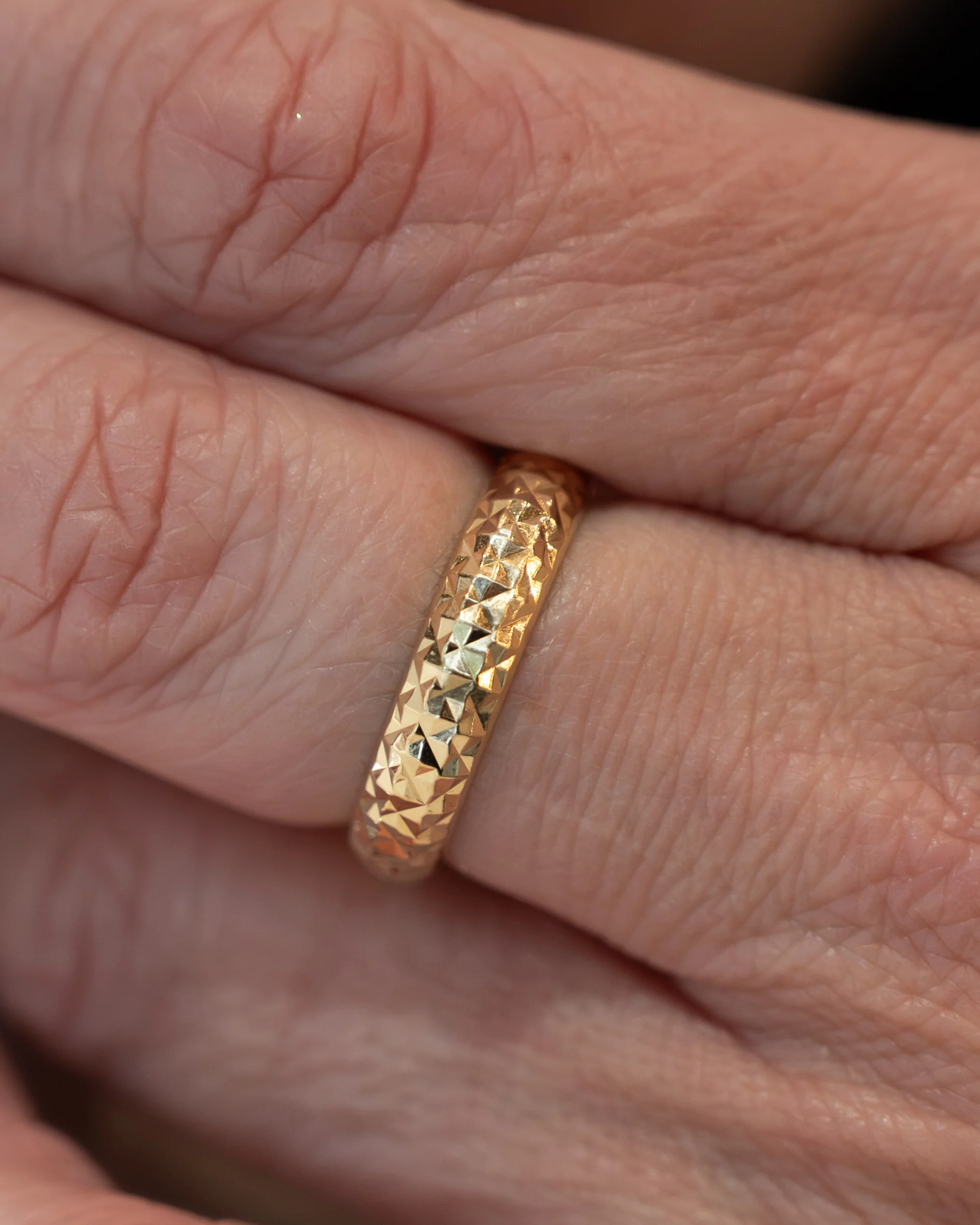 Geometric Textured Wedding Band in 14k Yellow Gold - Image 6