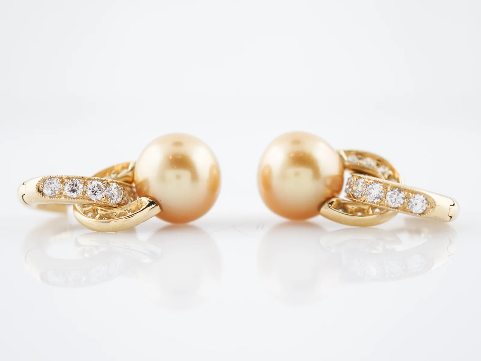 Golden Australian Pearl Earrings Modern 1.60 Round Brilliant Cut Diamond in 18k Yellow Gold - Image 4