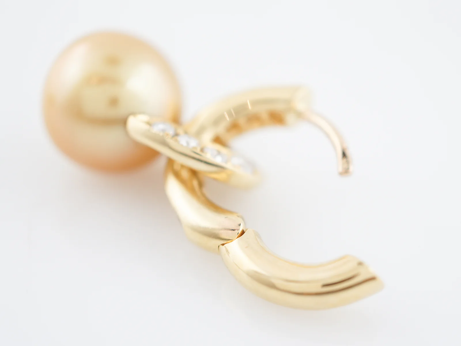 Golden Australian Pearl Earrings Modern 1.60 Round Brilliant Cut Diamond in 18k Yellow Gold - Image 5