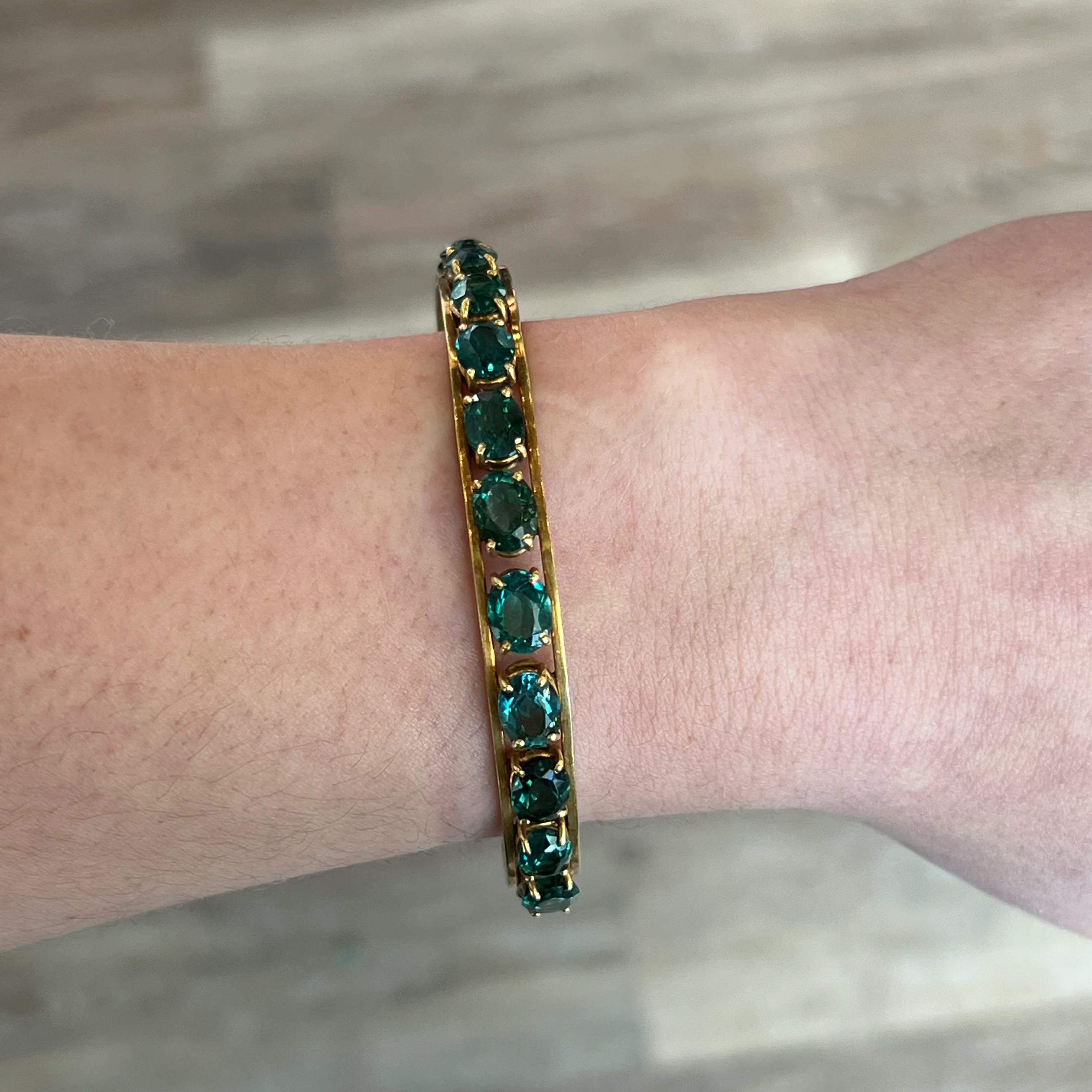 Green Tourmaline Bangle Bracelet in 18k Yellow Gold - Image 4