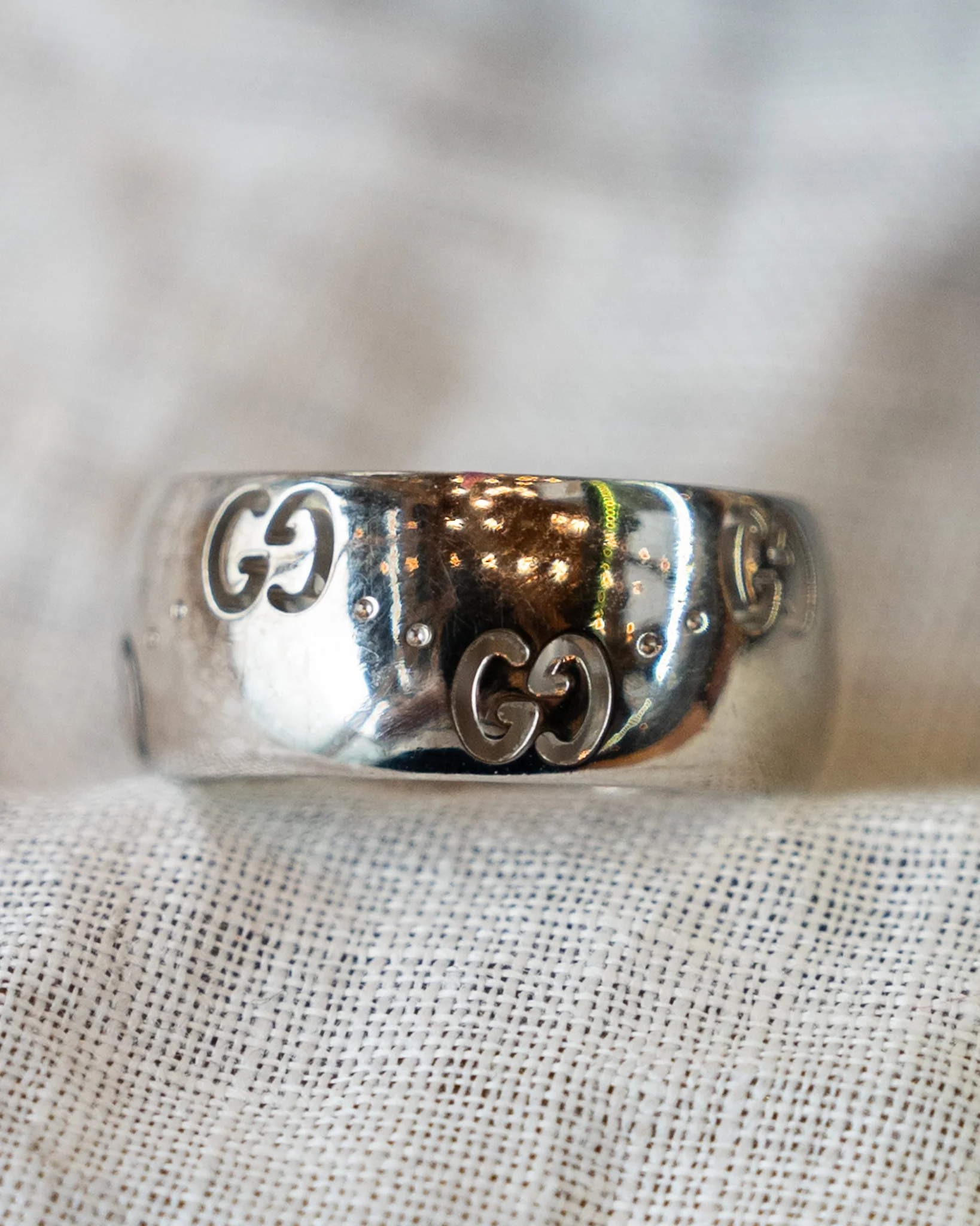 Gucci Icon 8mm Engraved Ring in 18k White Gold - Image 7