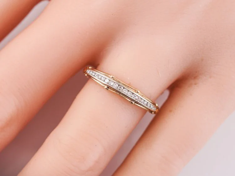 Antique Wedding Band Art Deco .20 Single Cut Diamonds in 14k Yellow Gold - Image 8