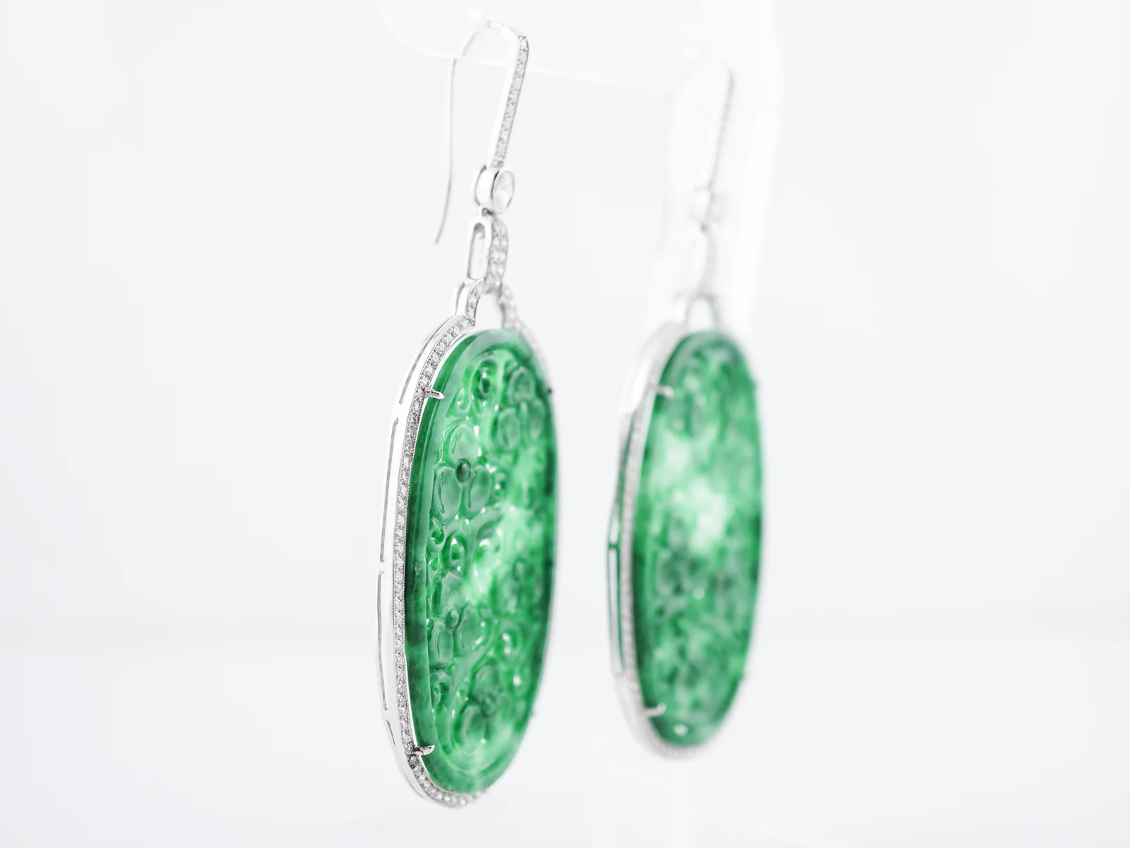 Jade Carved Earrings Modern 1.87 Round Brilliant Cut Diamond in Platinum - Image 2