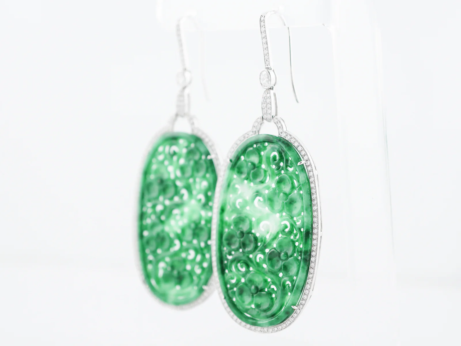 Jade Carved Earrings Modern 1.87 Round Brilliant Cut Diamond in Platinum - Image 3
