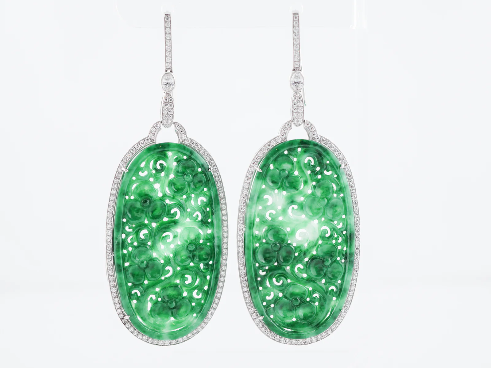 Jade Carved Earrings Modern 1.87 Round Brilliant Cut Diamond in Platinum - Image 2