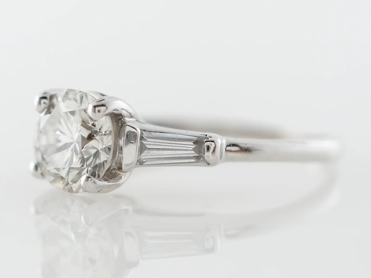 Late Art Deco Diamond Engagement Ring in White Gold - Image 3
