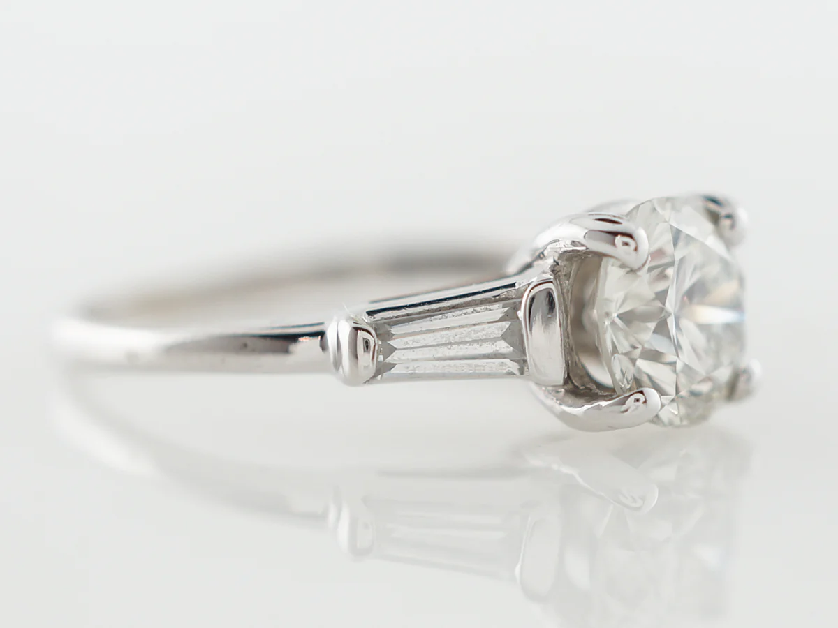 Late Art Deco Diamond Engagement Ring in White Gold - Image 4