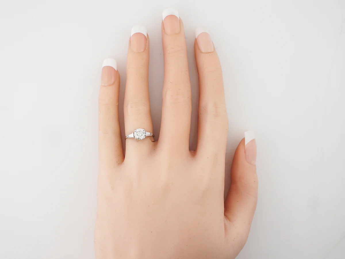Late Art Deco Diamond Engagement Ring in White Gold - Image 7