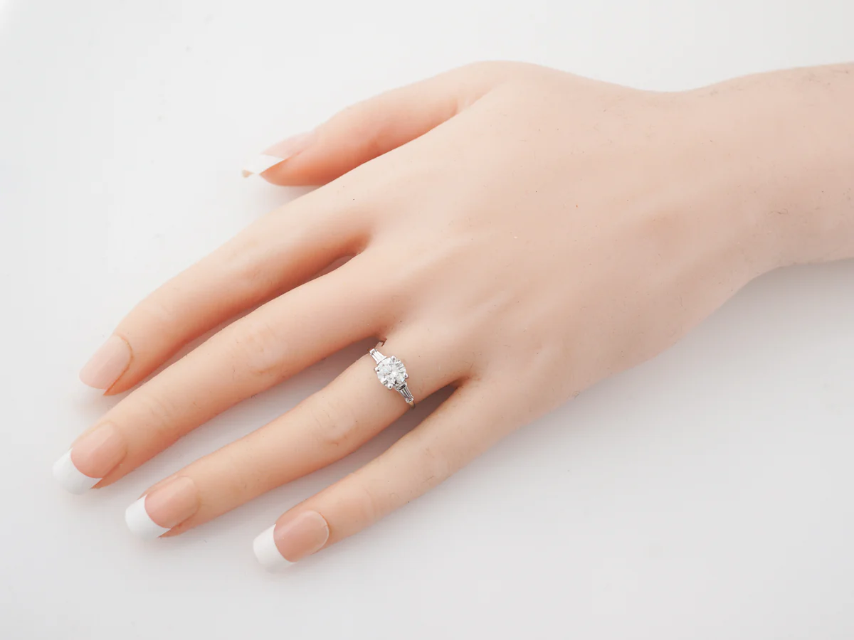 Late Art Deco Diamond Engagement Ring in White Gold - Image 7