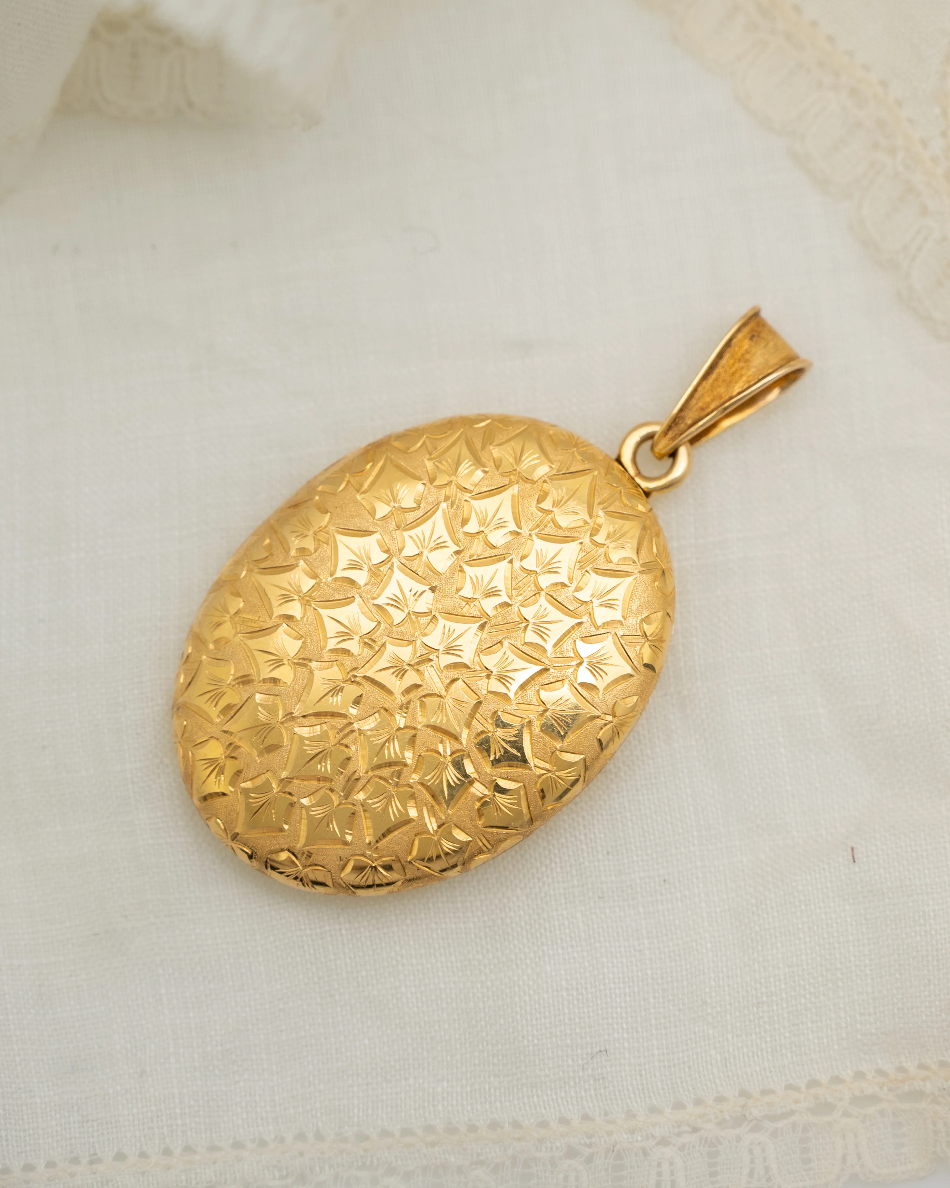 Leaf Engraved Pendant Locket in 15k Yellow Gold - Image 4