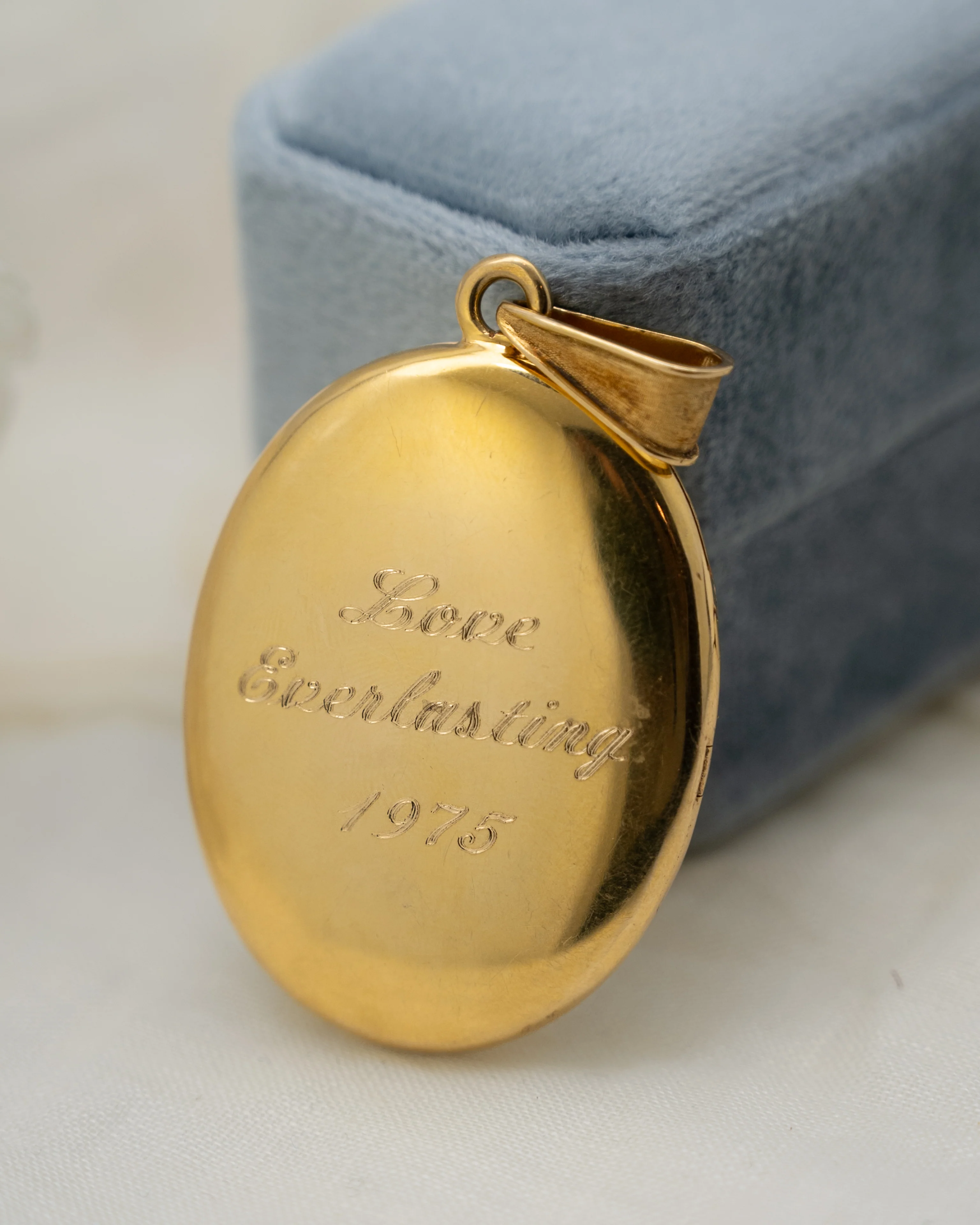 Leaf Engraved Pendant Locket in 15k Yellow Gold - Image 5