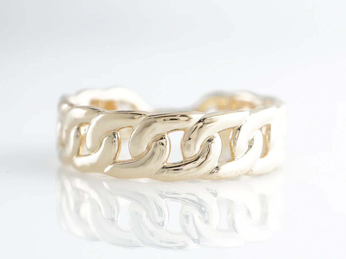 Linked Wedding Band in 14k Yellow Gold