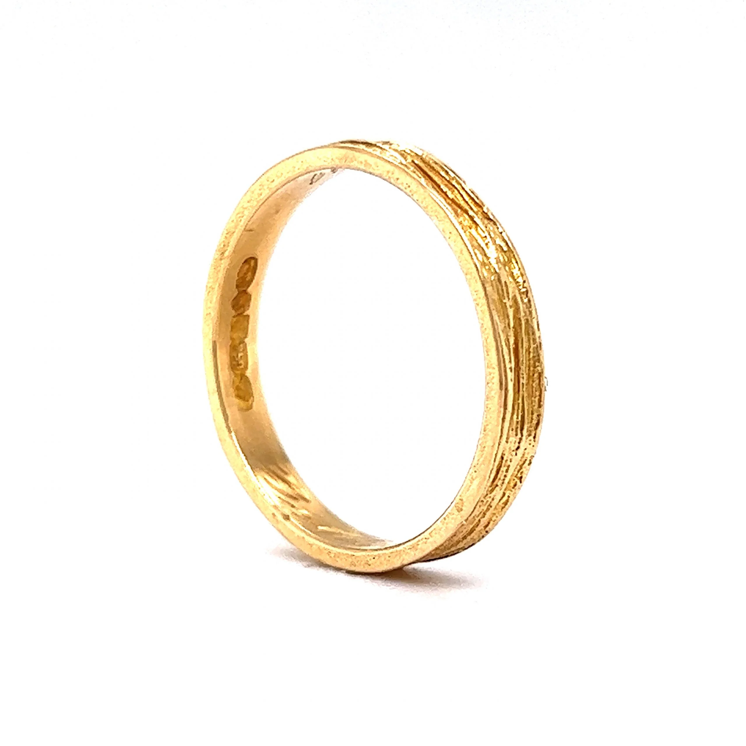 Men's 1980's Textured Wedding Band in 18k Yellow Gold - Image 5