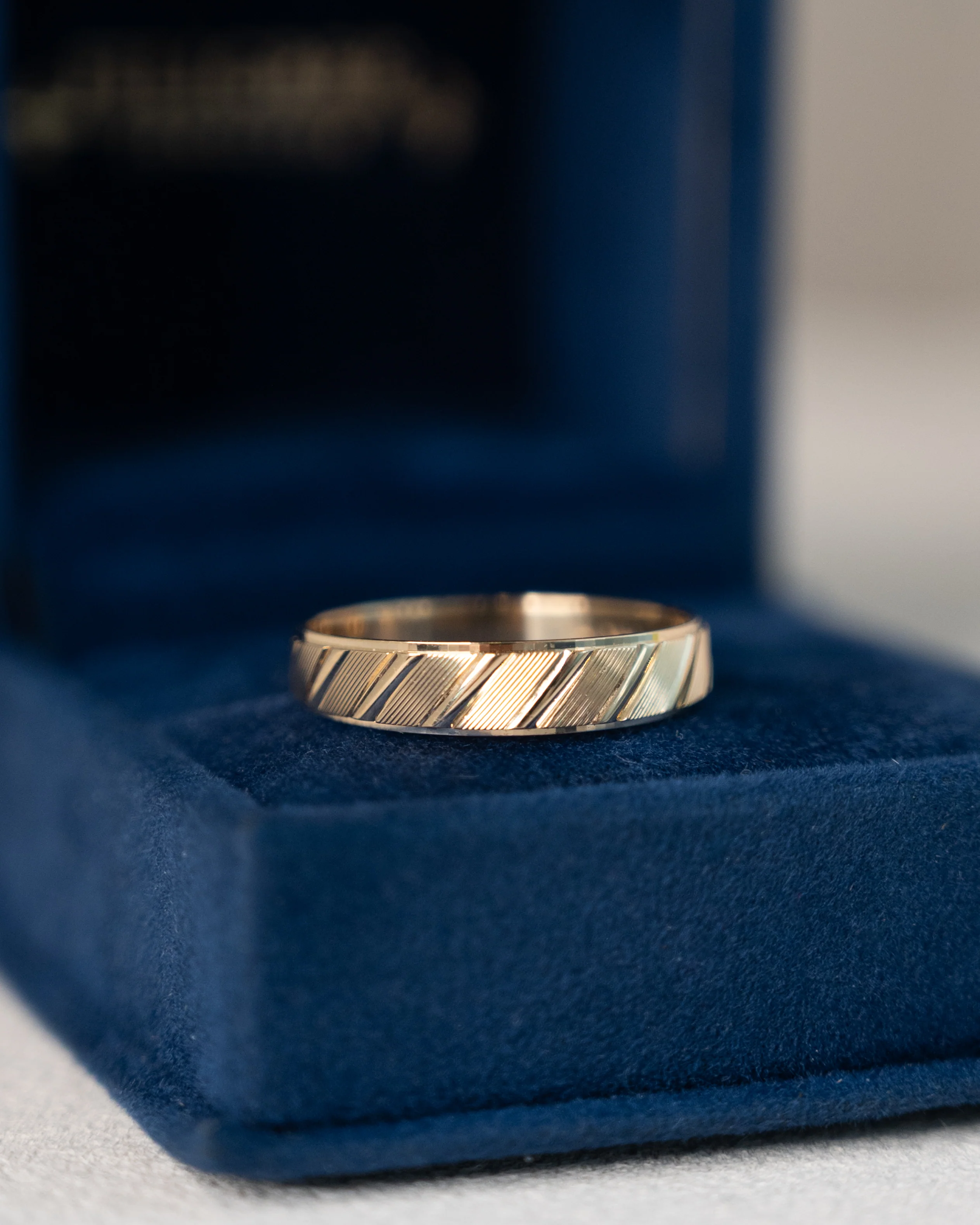 Mens 5mm Textured Wedding Band 14k Yellow Gold - Image 6