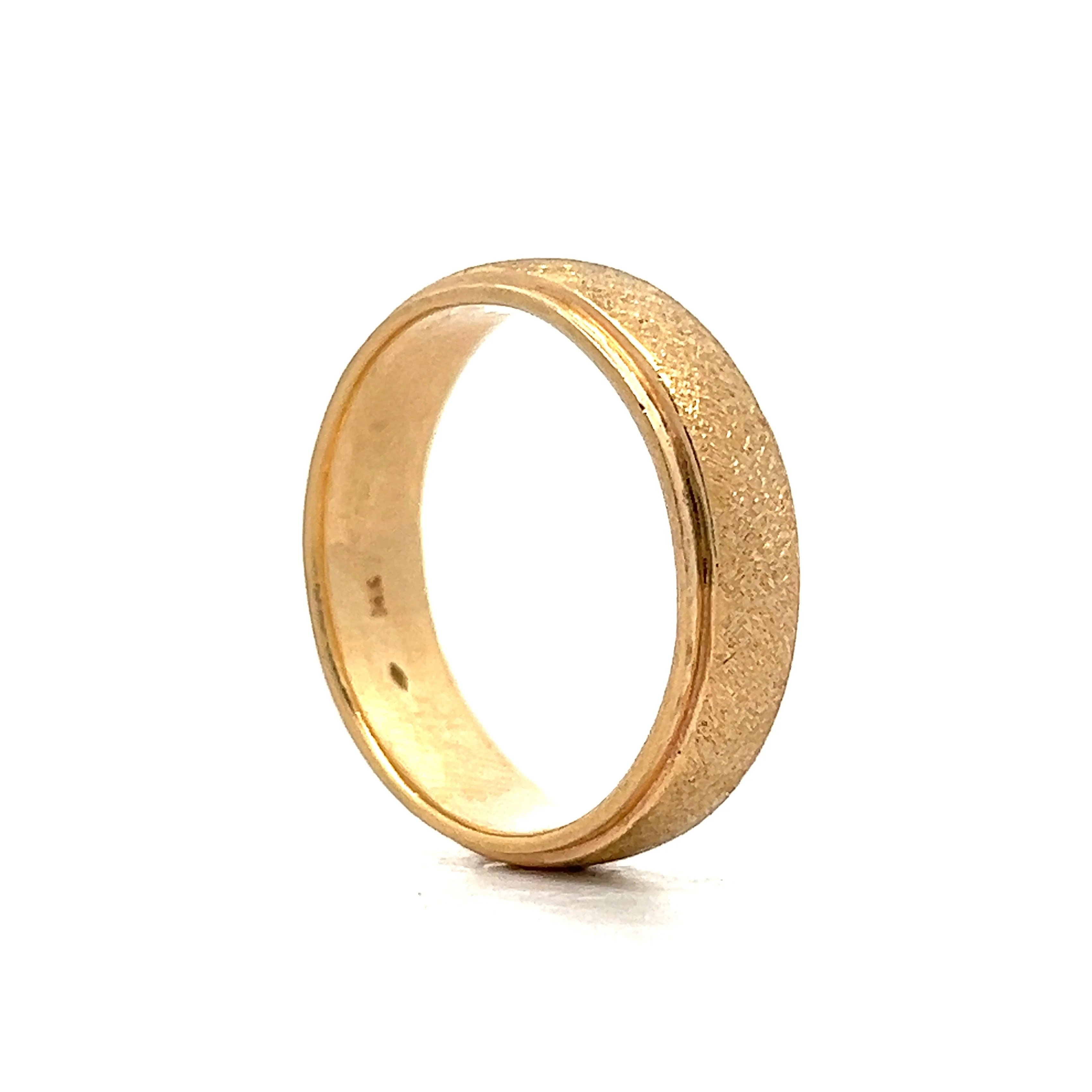 Men's 6.5mm Vintage Wedding Band in 14k Yellow Gold - Image 5