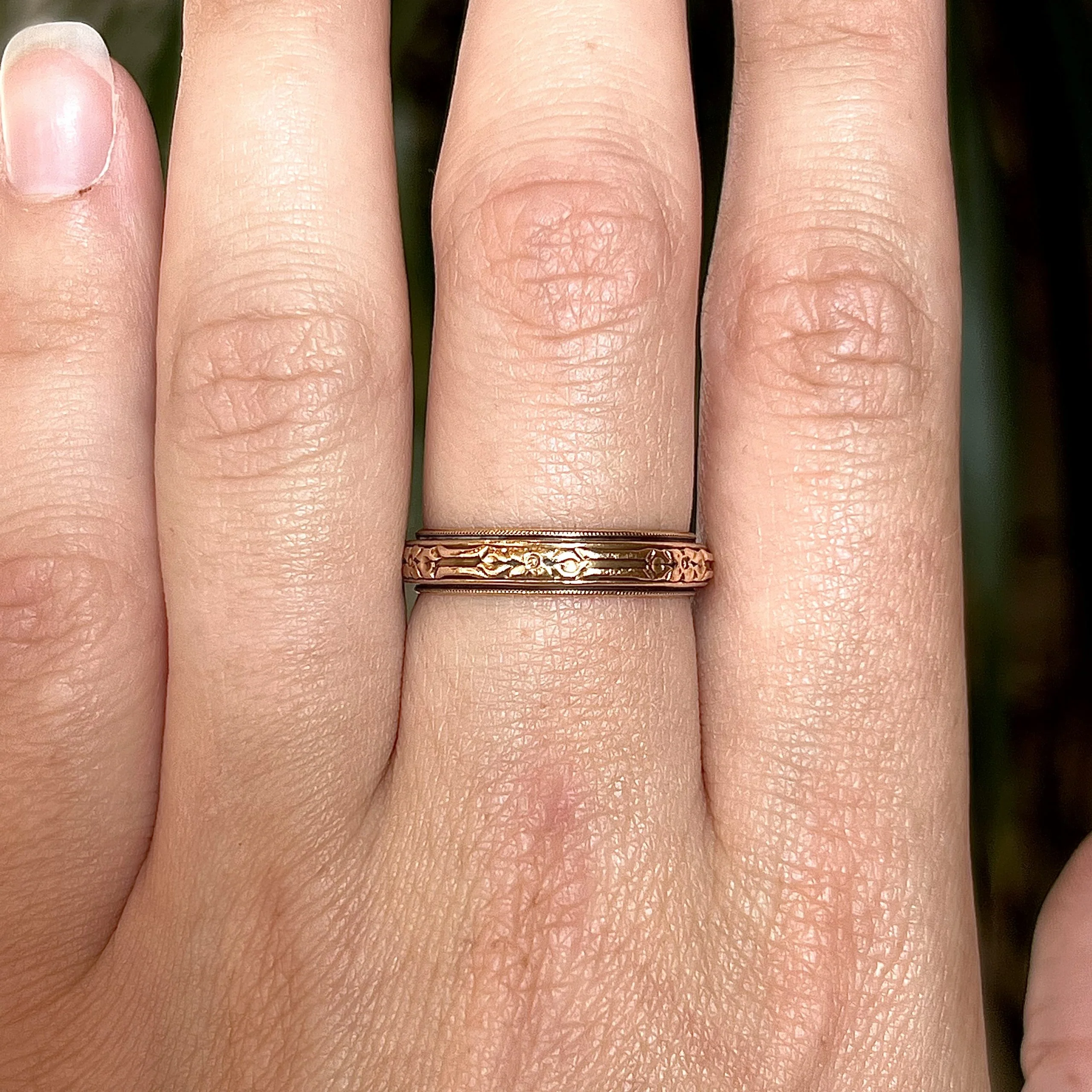 Men's Antique Engraved Wedding Band in 14k Yellow Gold - Image 6