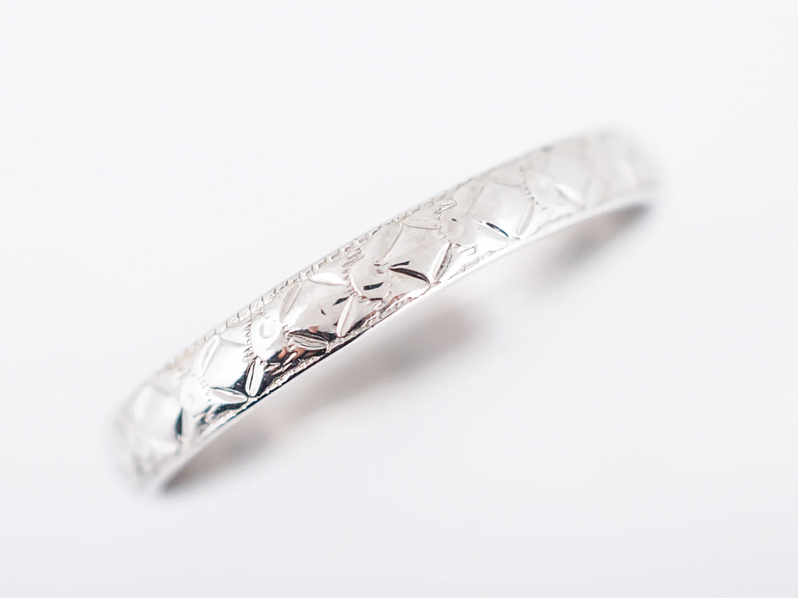 Men's Antique Wedding Band Art Deco Orange Blossom in 18k White Gold - Image 2