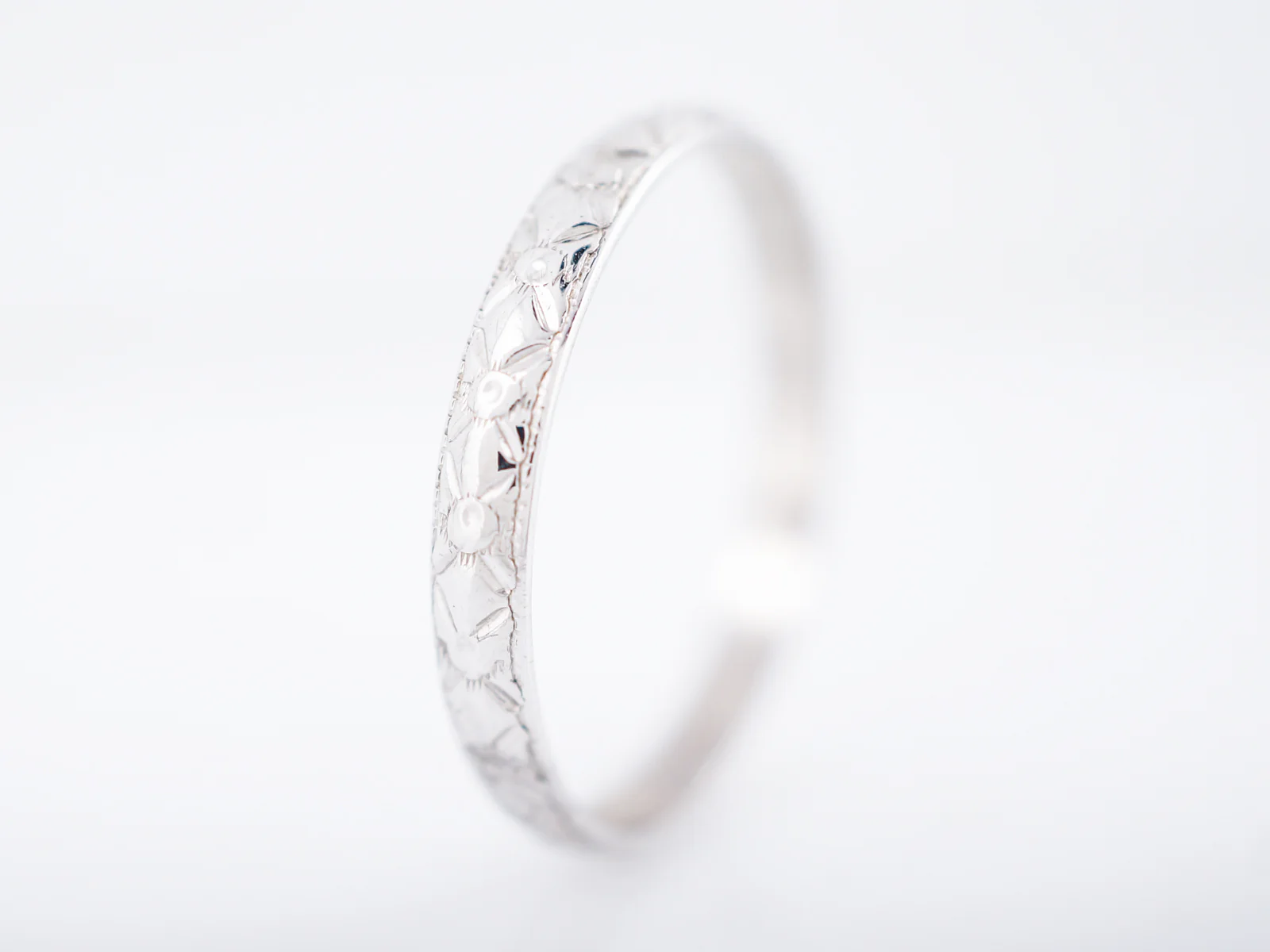 Men's Antique Wedding Band Art Deco Orange Blossom in 18k White Gold - Image 3