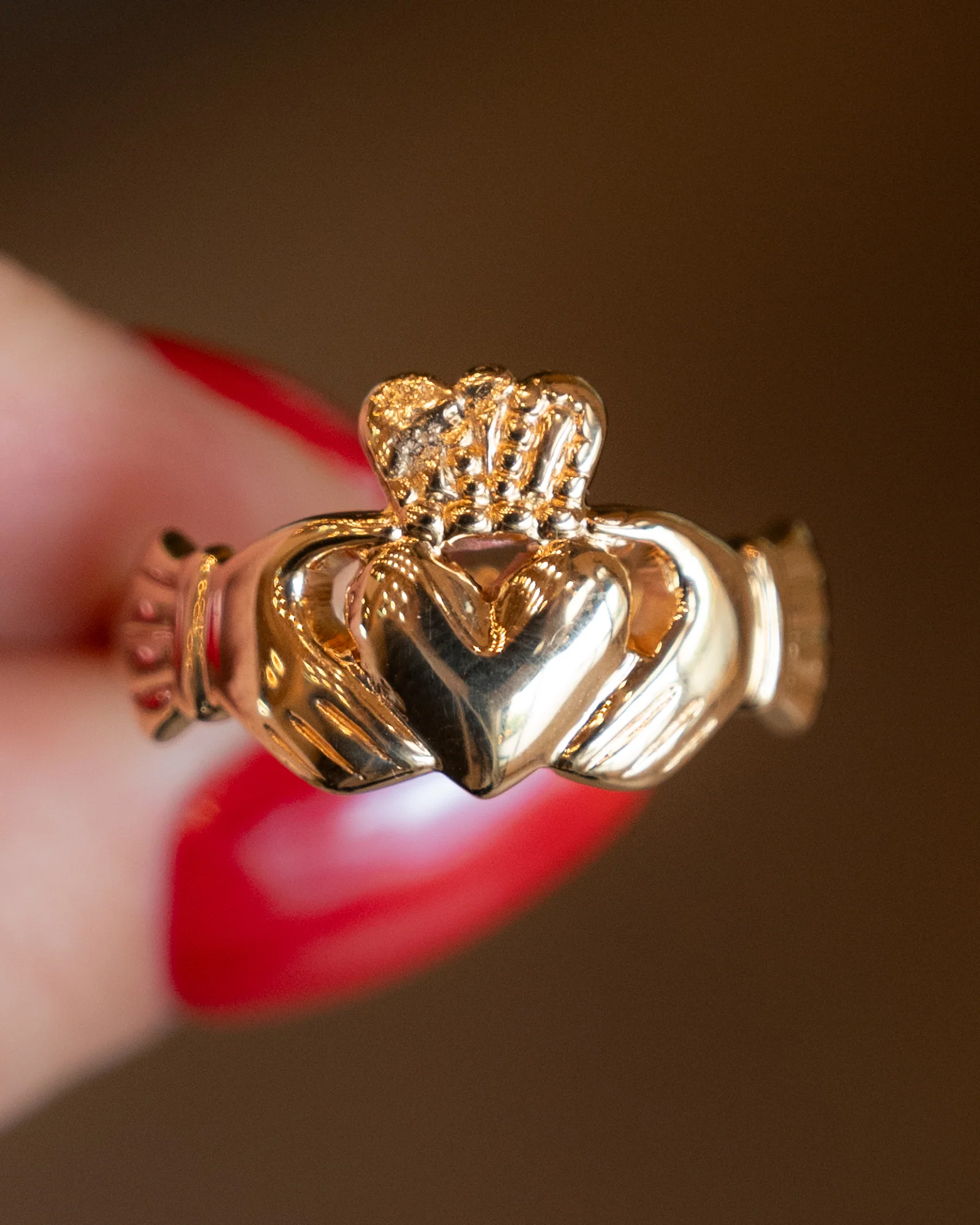 Mens Claddagh Ring in 14k Yellow Gold - Image 7