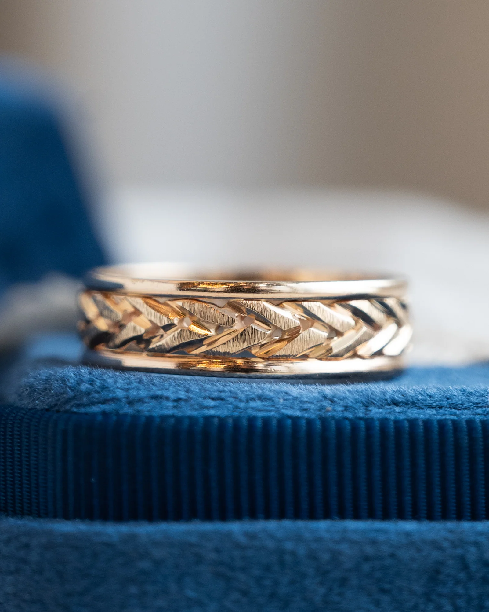 Men's Engraved Braided Chain Link Wedding Band 14k - Image 6