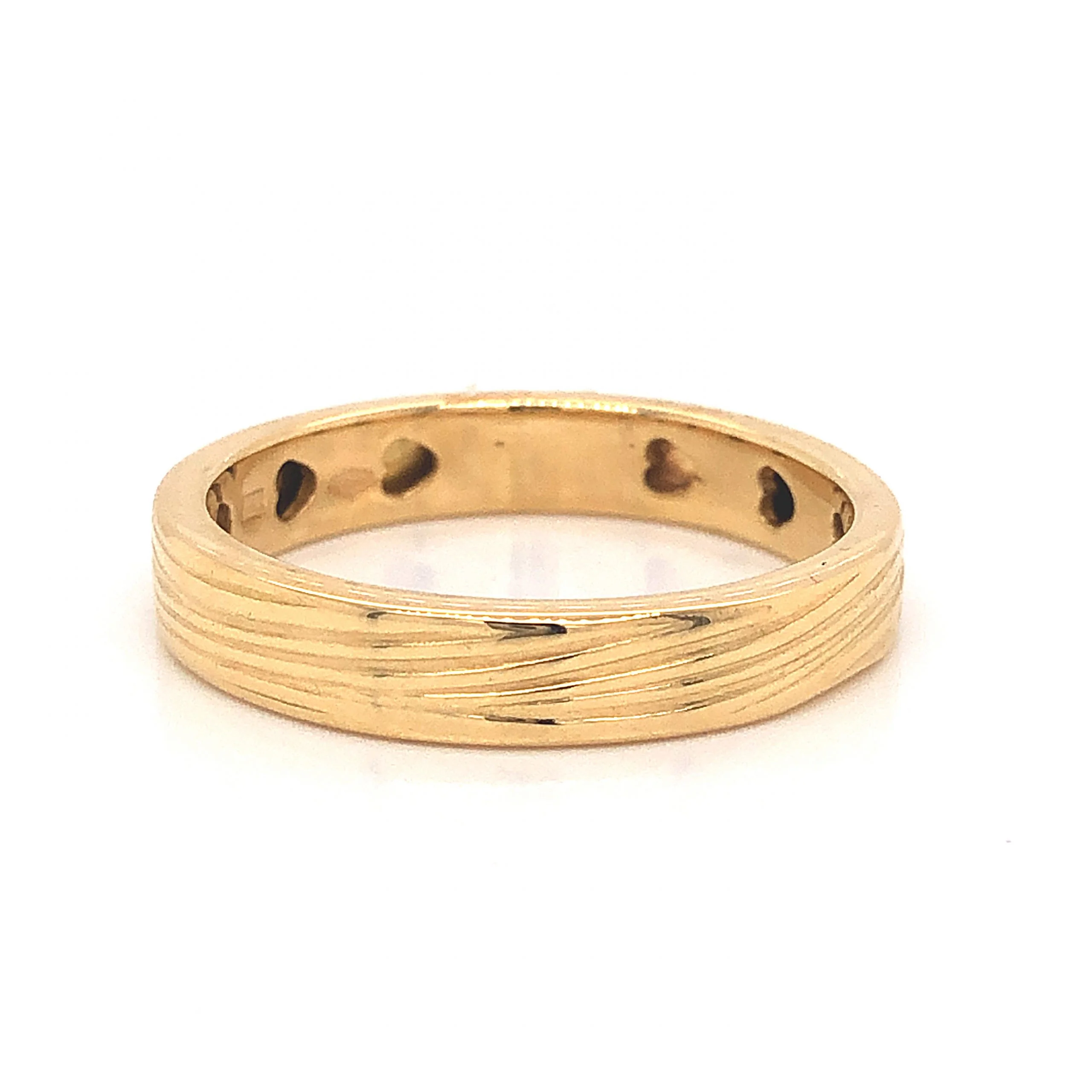 Men's Mid-Century Engraved Wedding Band in 18K Yellow Gold - Image 2