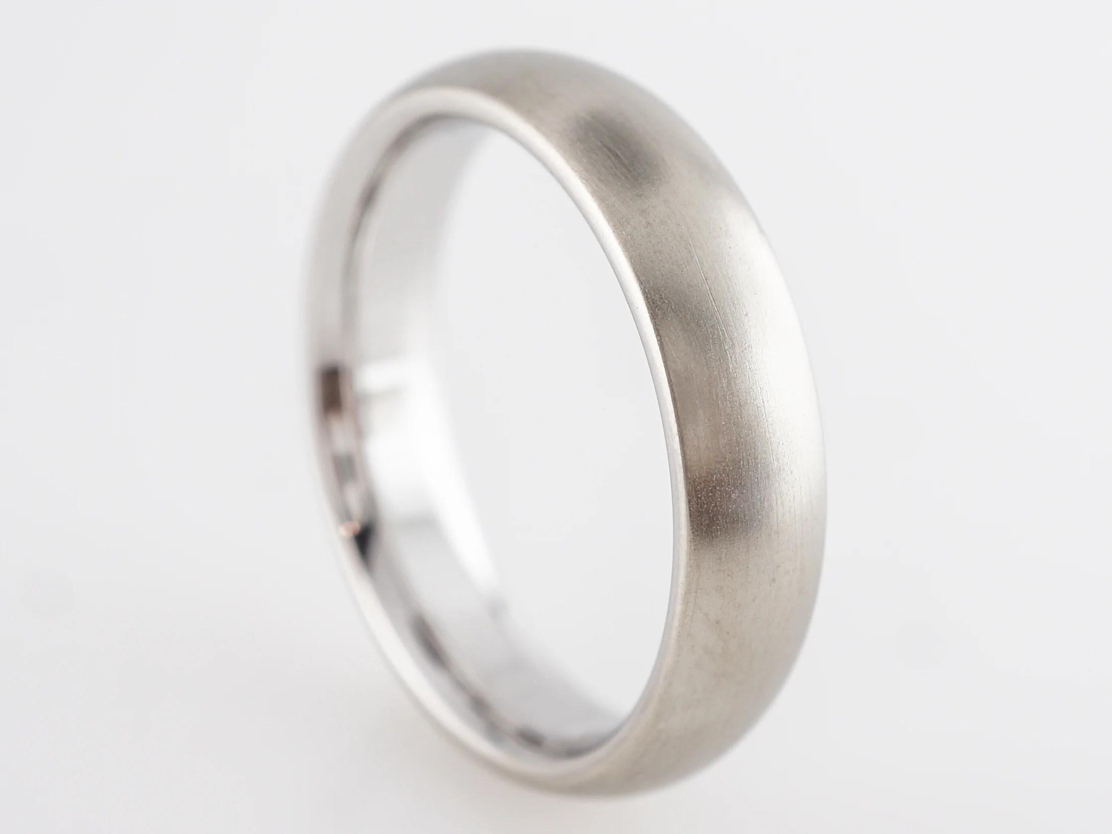 Men's Round Wedding Band w/ Brushed Finish in 14k - Image 3