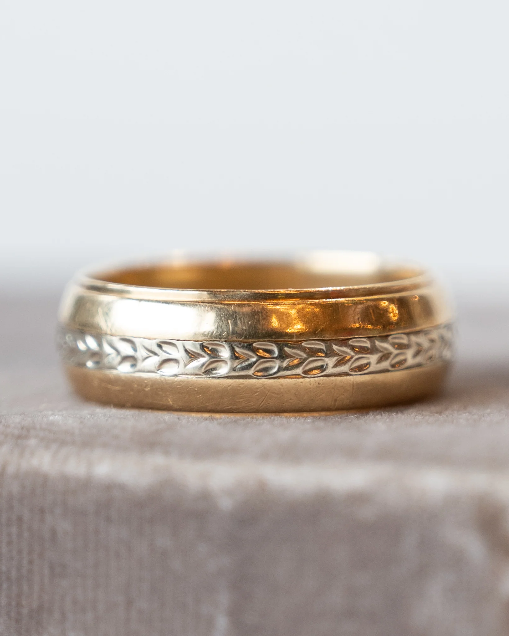 Mens Vintage 1950s Two-Tone Wedding Band 14k - Image 7