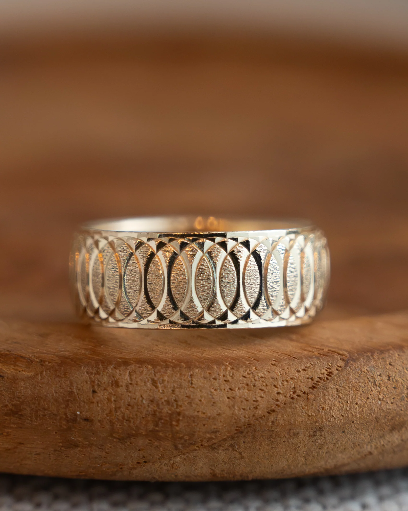 Mens Vintage Geometric Engraved Wedding Band 14k - Image 6