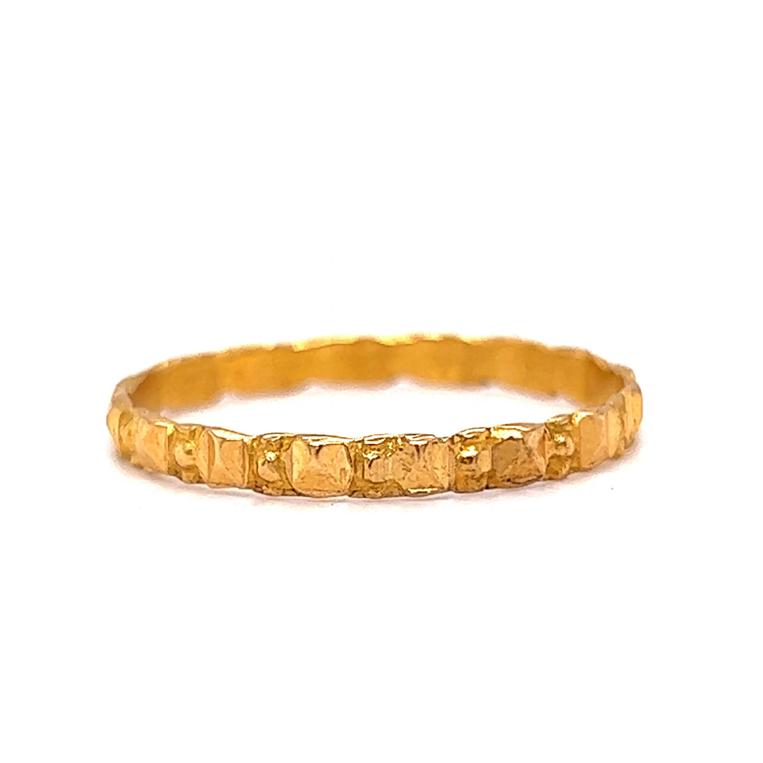 Men's Vintage Textured Wedding Band in 18k Yellow Gold - Image 2