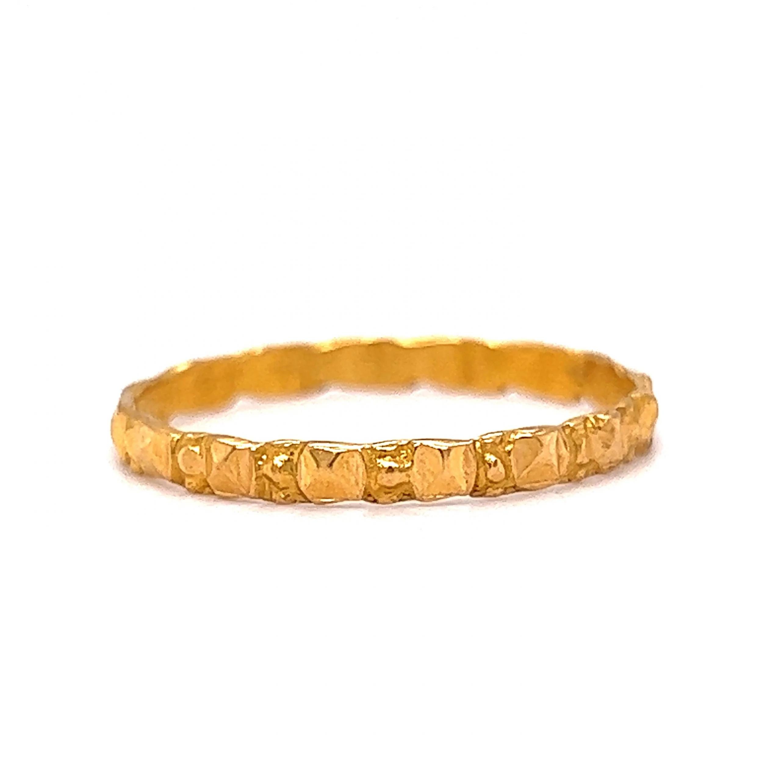 Men's Vintage Textured Wedding Band in 18k Yellow Gold - Image 3