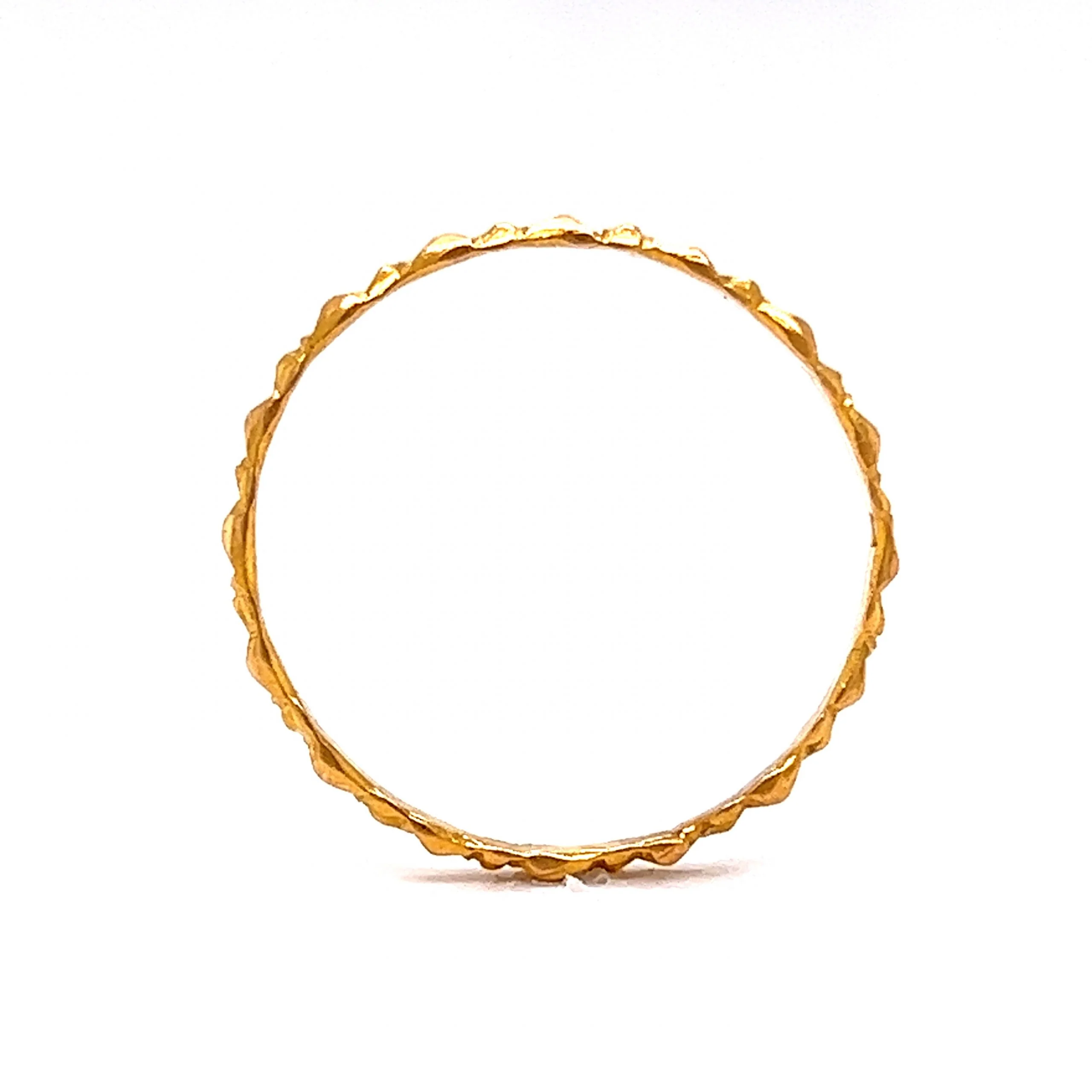 Men's Vintage Textured Wedding Band in 18k Yellow Gold - Image 4