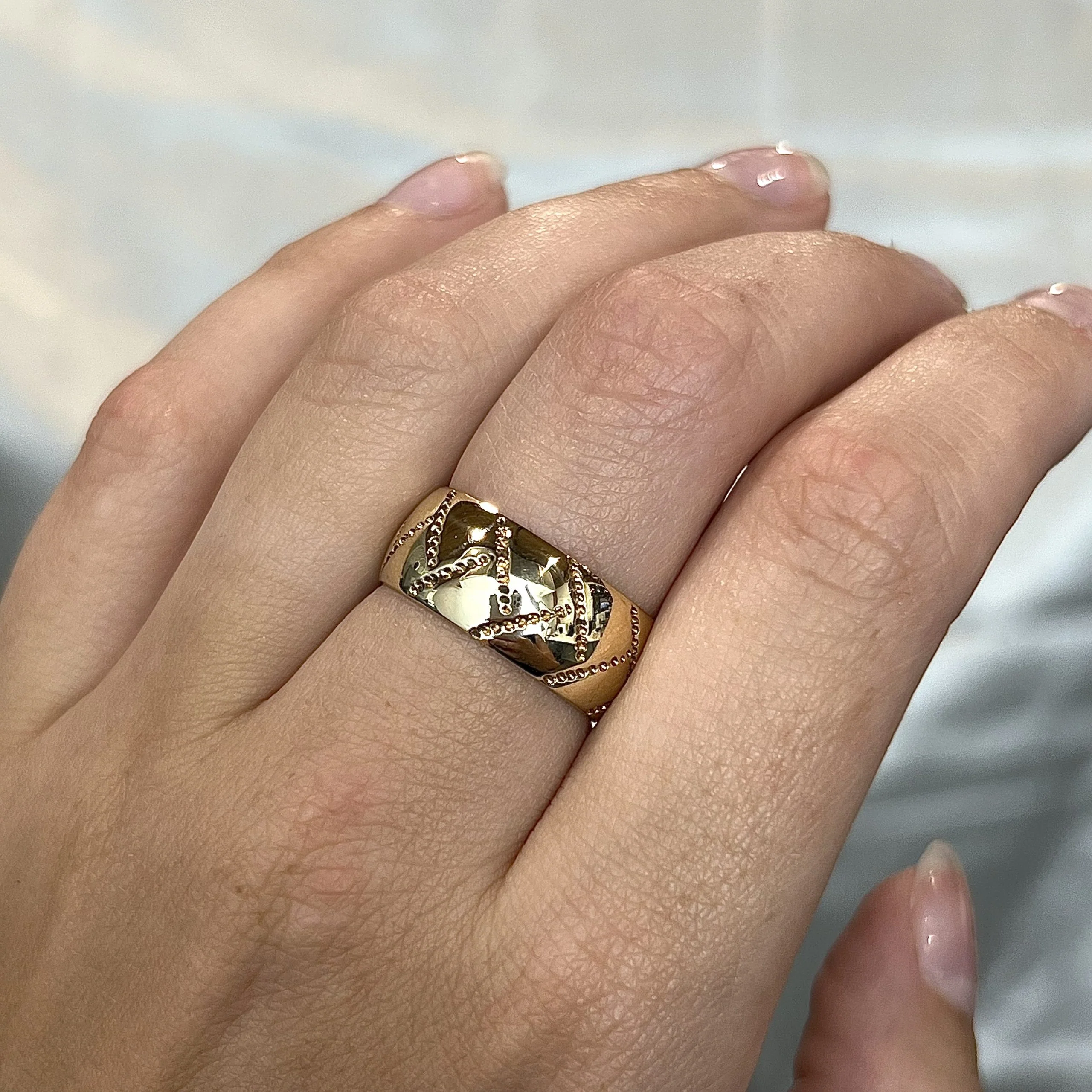 Men's Woven Pattern Wedding Band in 14k Yellow Gold - Image 6