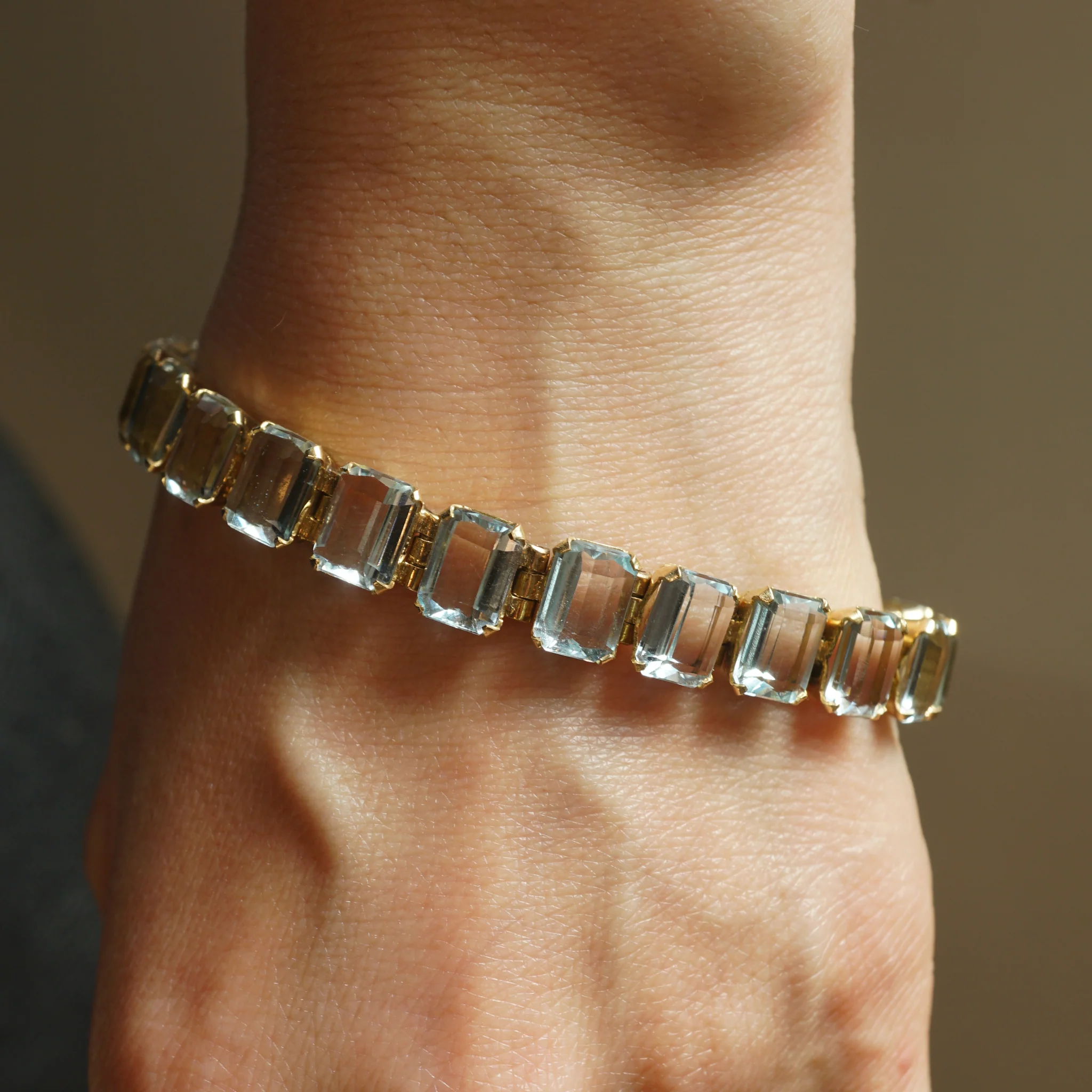 Mid-Century Aquamarine Bracelet in 18k Yellow Gold - Image 7