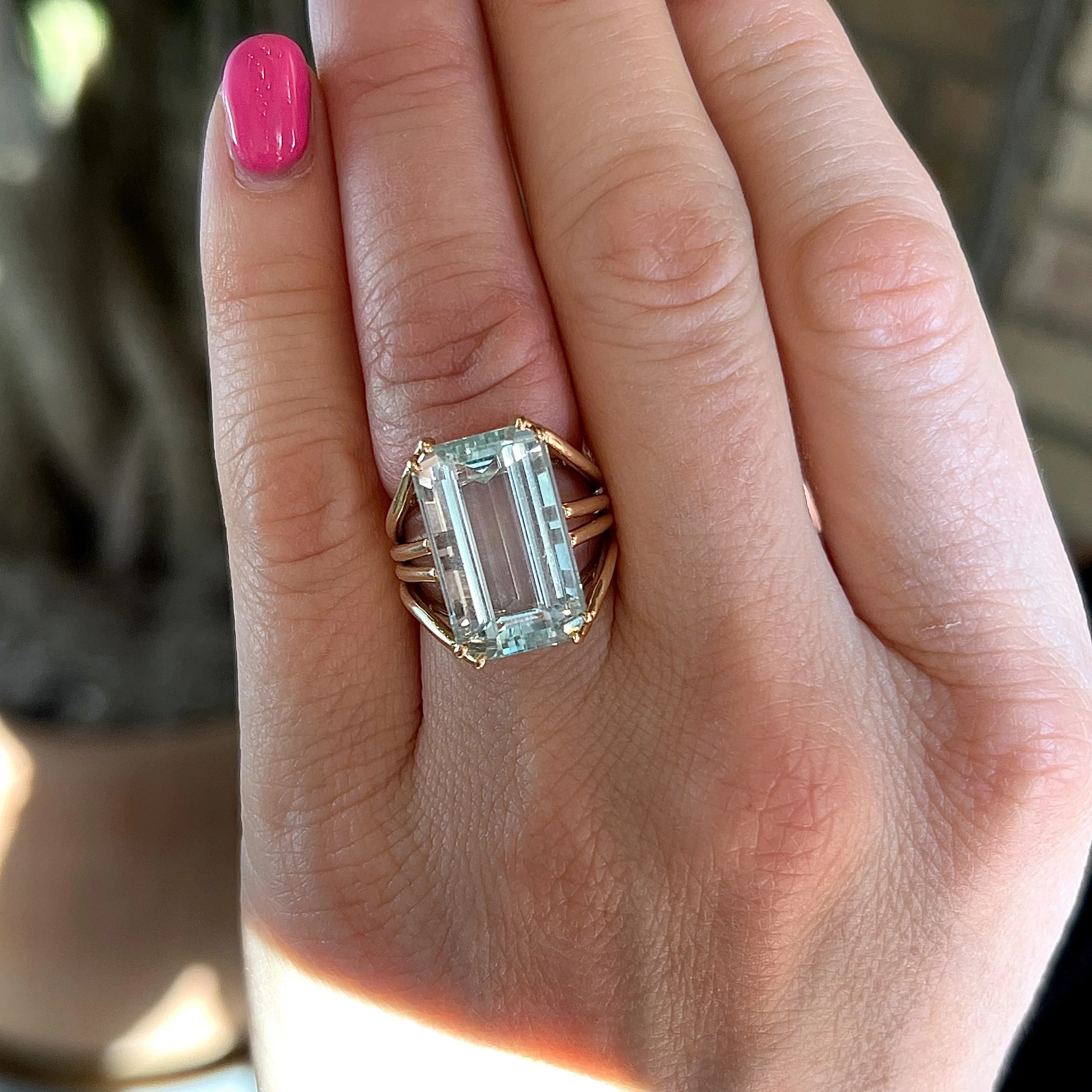 Mid-Century Aquamarine Cocktail Ring in 14k Yellow Gold - Image 6