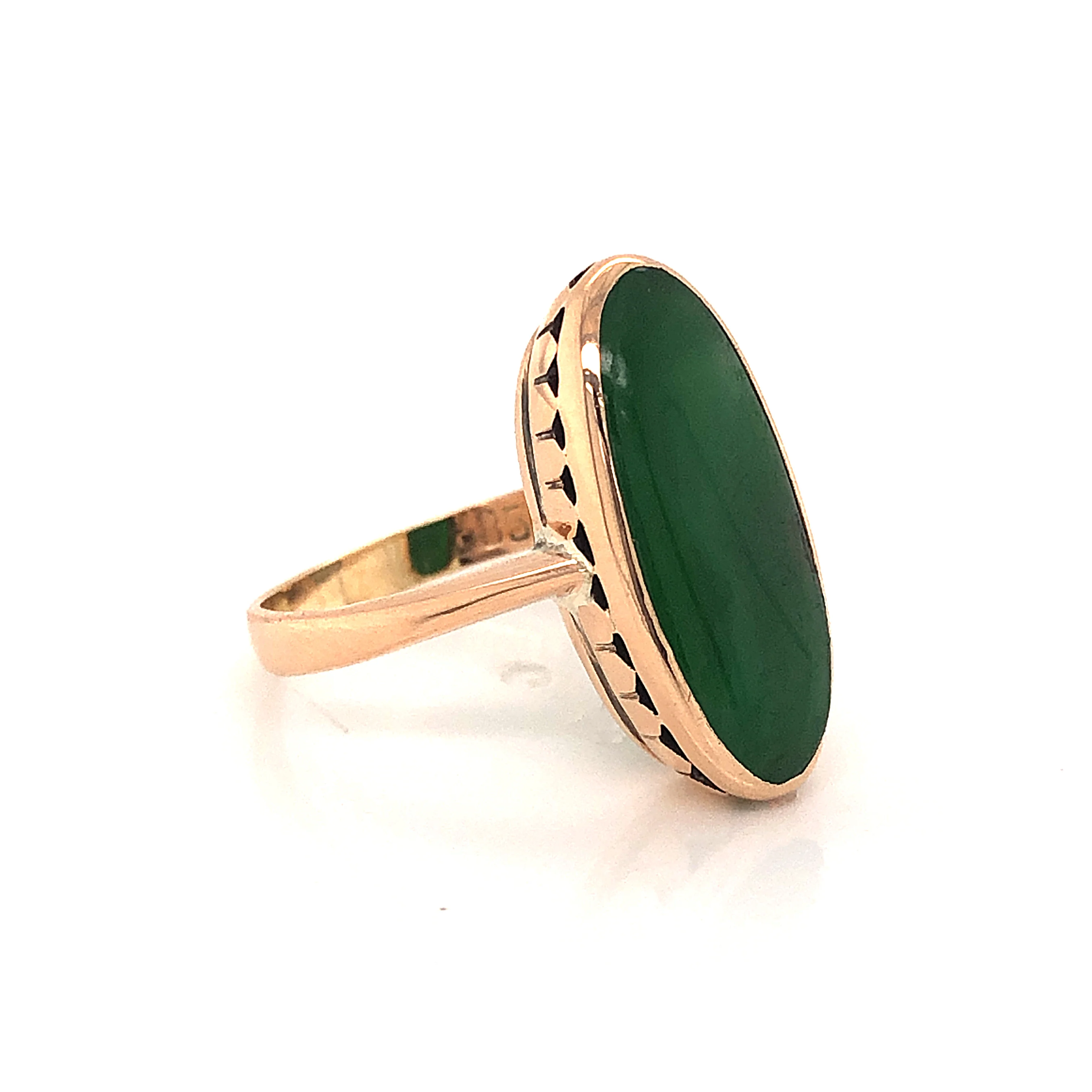 Mid-Century Elongated Oval Jade Ring in 14k Yellow Gold - Image 3