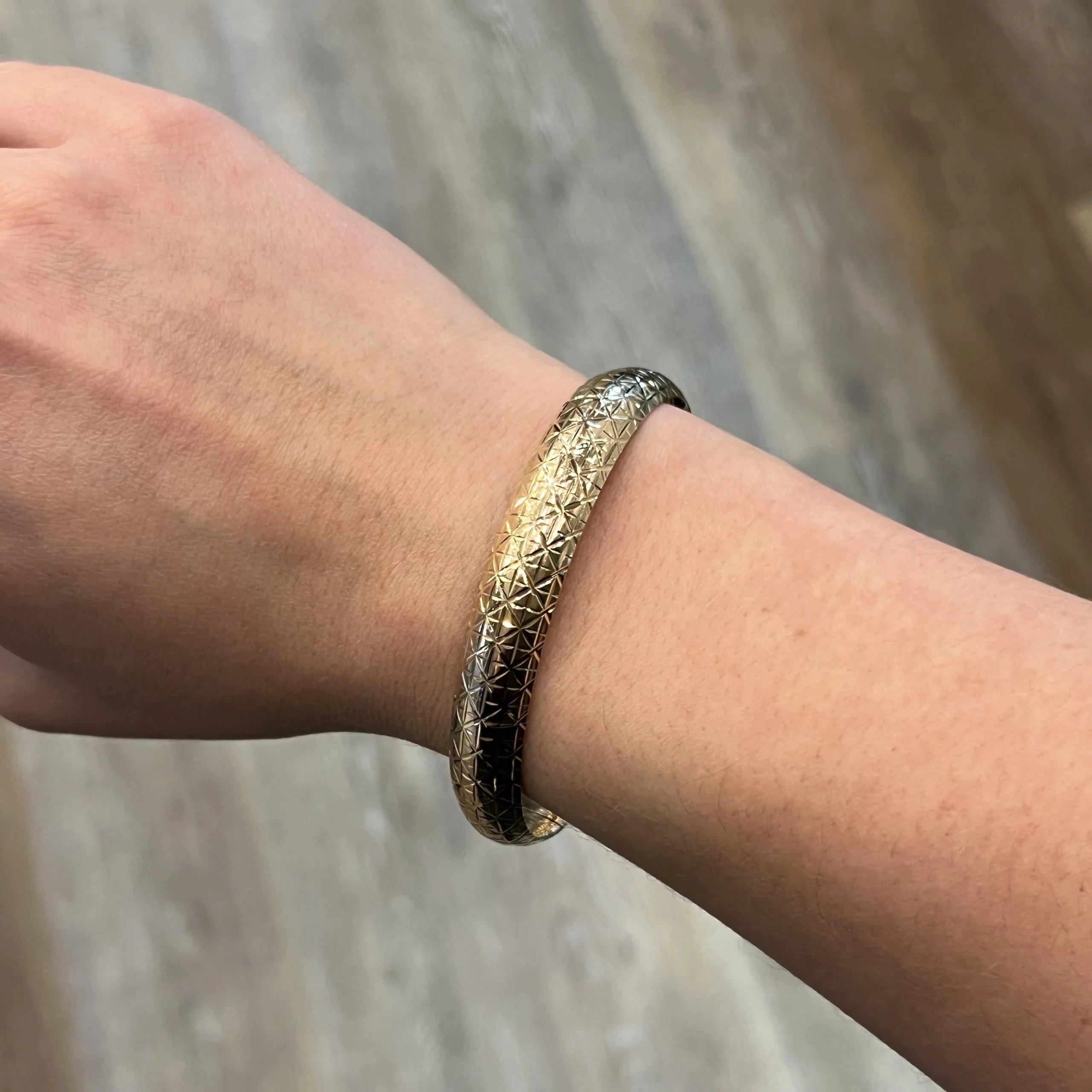 Mid-Century Geometric Bangle Bracelet in 14k Yellow Gold - Image 4