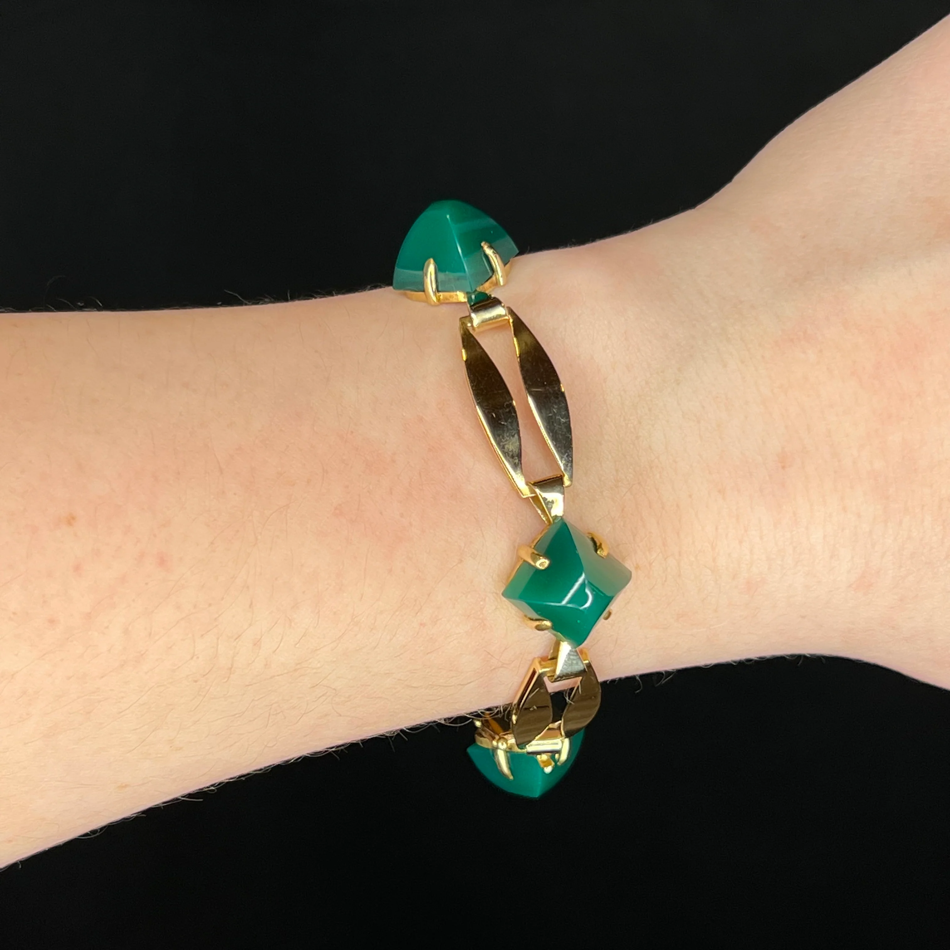 Mid-Century Green Onyx Bracelet in 18k Yellow Gold - Image 3