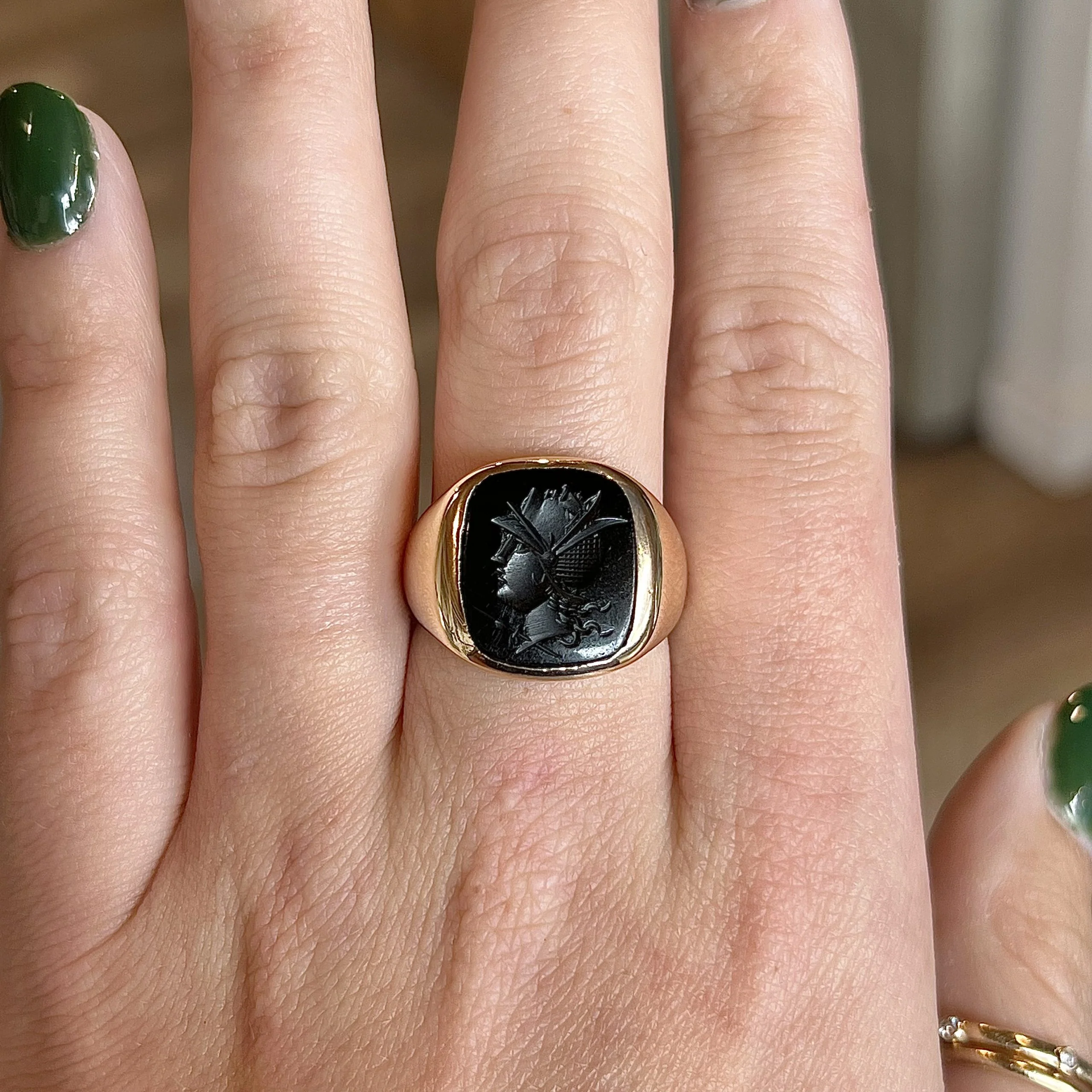 Mid-Century Men's Onyx Intaglio Ring in 14k Yellow Gold - Image 6