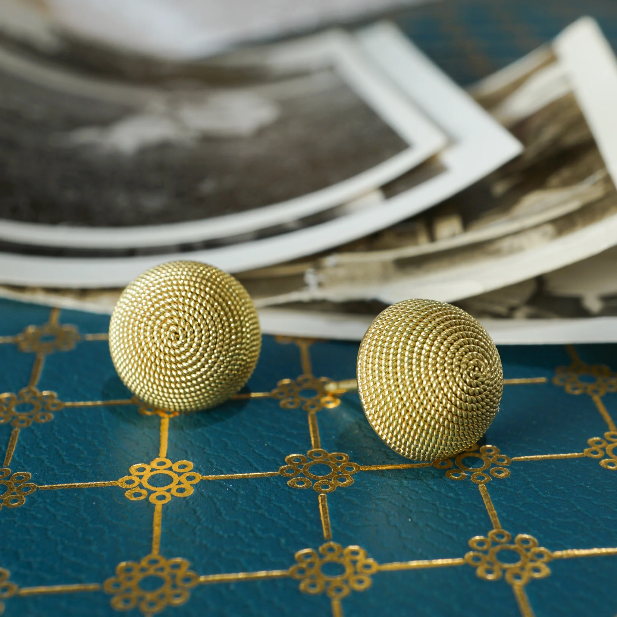 Mid-Century Roped Button Stud Earrings in 18k Yellow Gold - Image 4