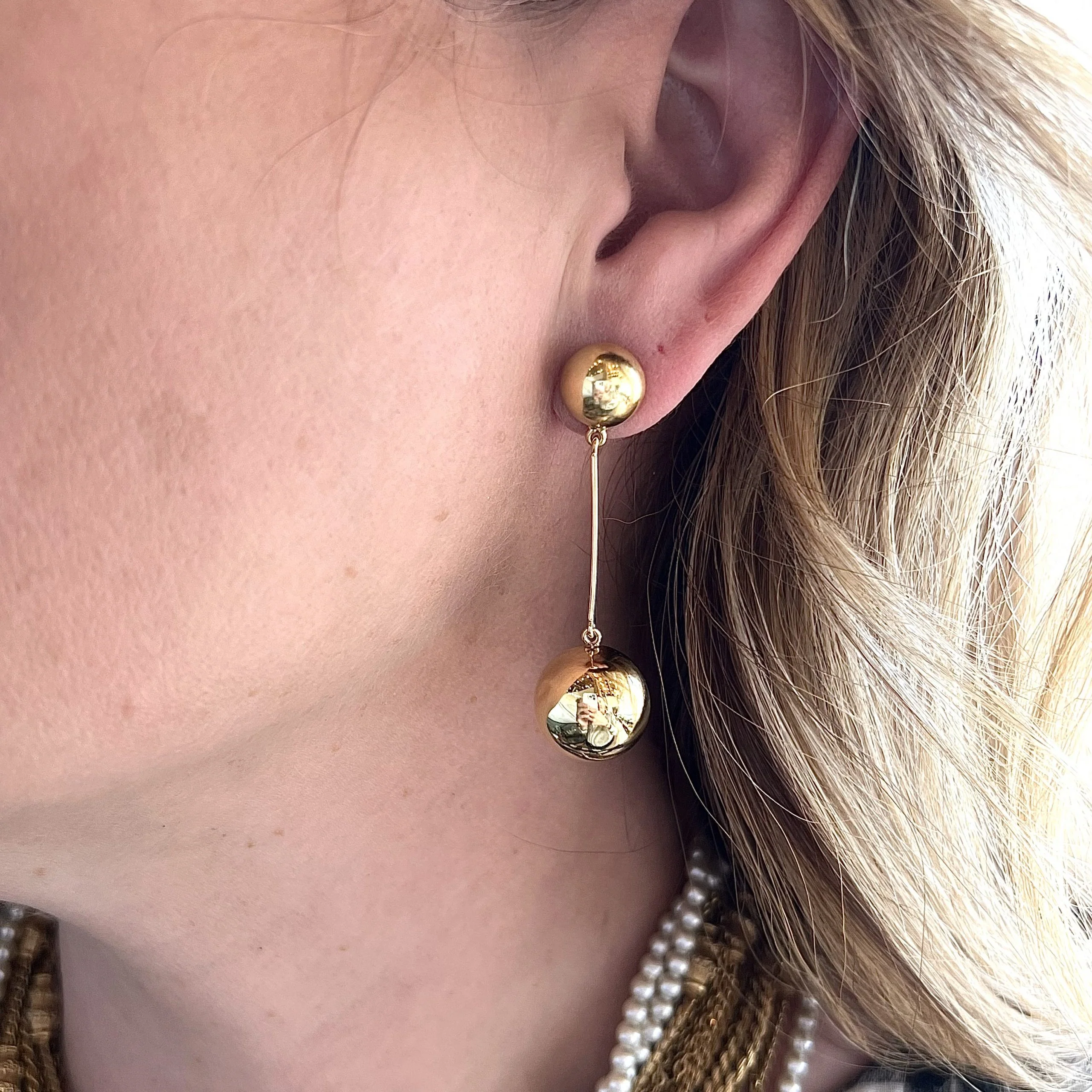 Mid-Century Sphere Drop Earrings in 18k Yellow Gold - Image 4