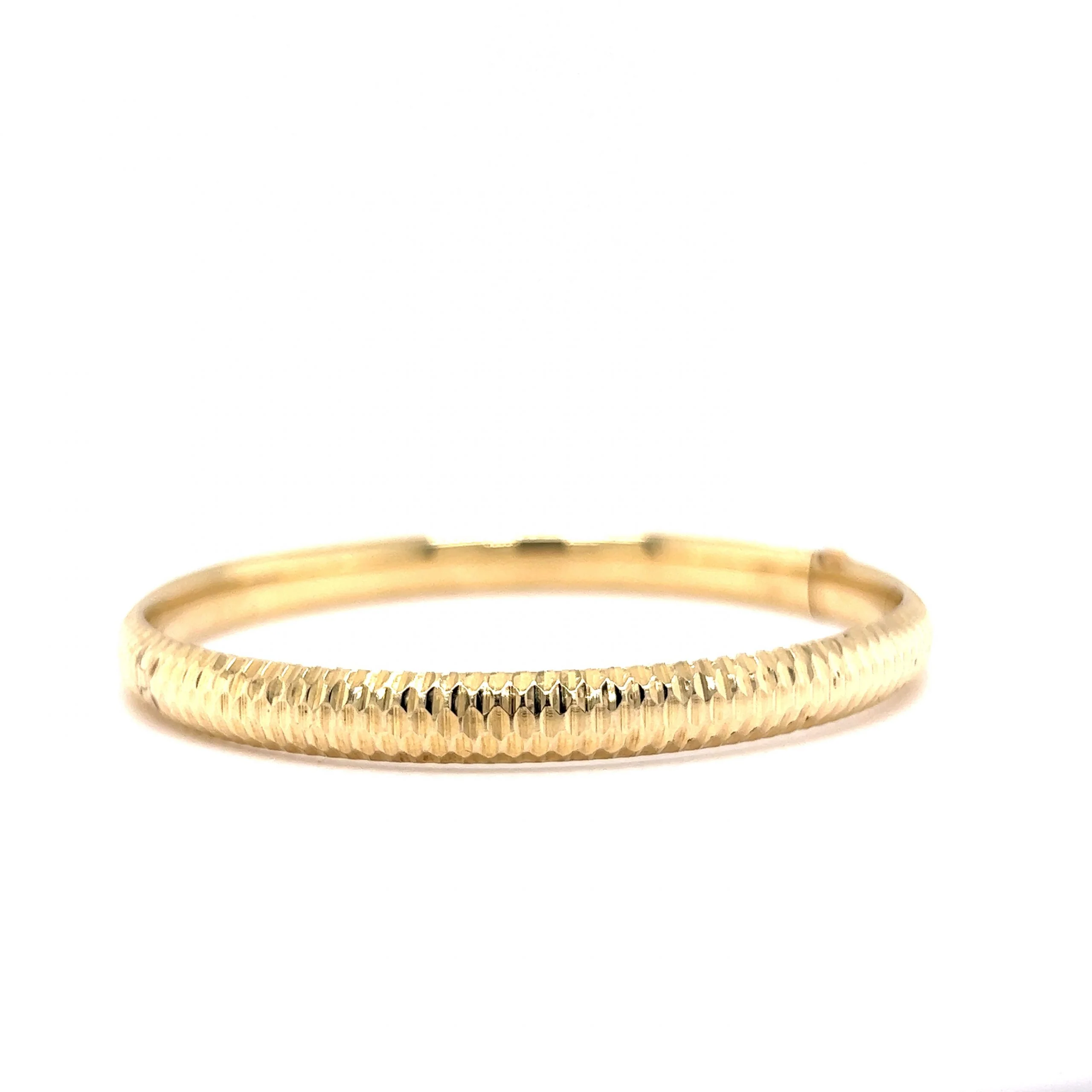 Mid-Century Textured Bangle Bracelet in 14k Yellow Gold - Image 3