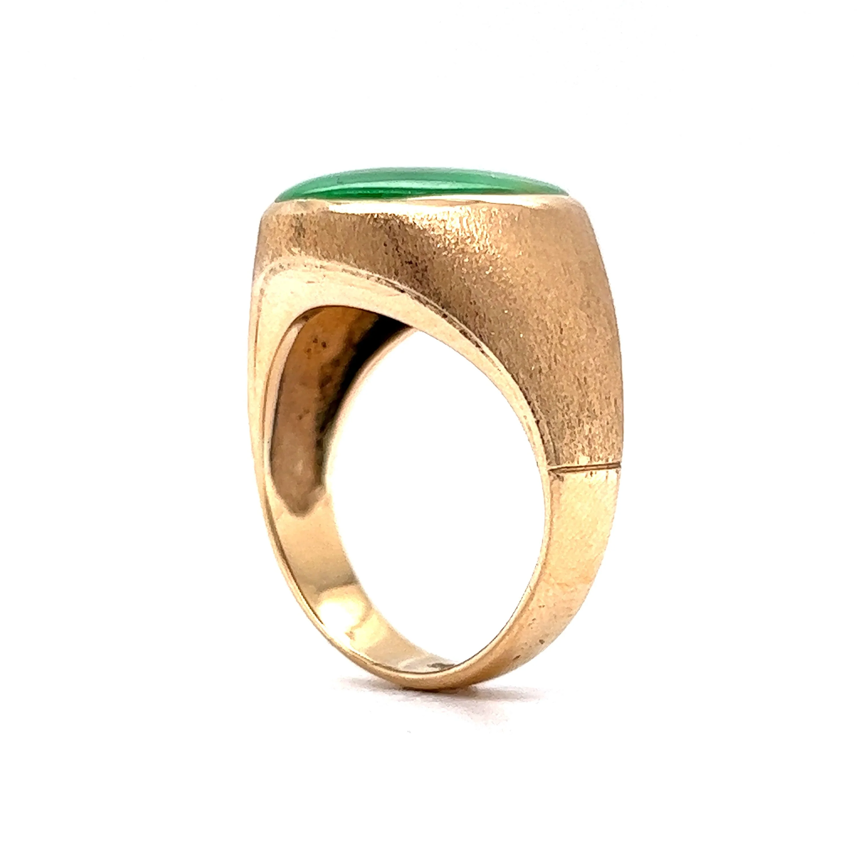 Mid-Century Textured Bezel Set Jade Cocktail Ring in 14k Yellow Gold - Image 5