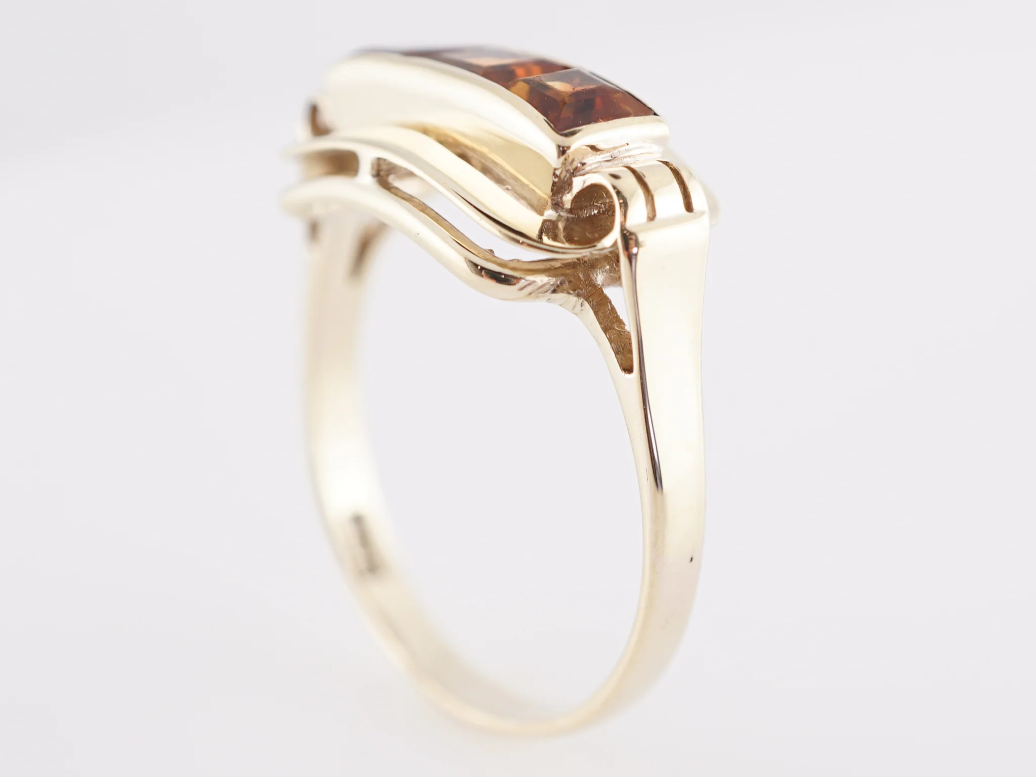 Mid-Century Three Stone Citrine Ring in 14k Yellow Gold - Image 5