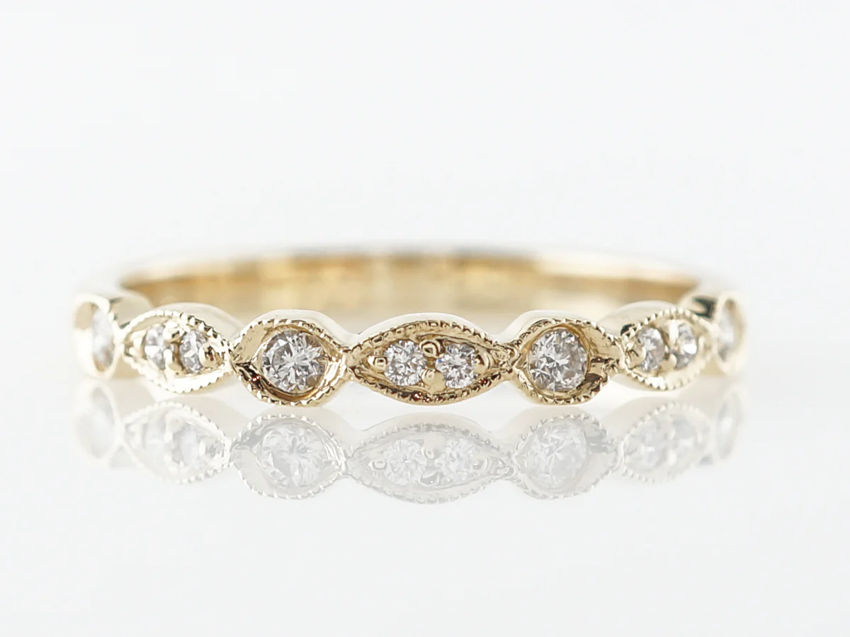 Milgrain & Diamond Wedding Band in 18k Yellow Gold