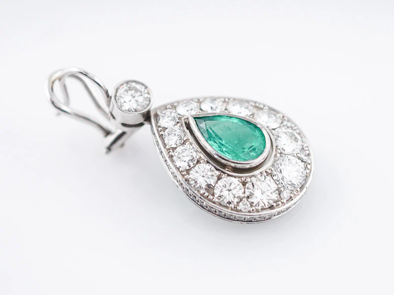***RTV***Modern 1.65 Pear Cut Emerald & 1.50 Pear Cut Diamonds in 18k White Gold - Image 4